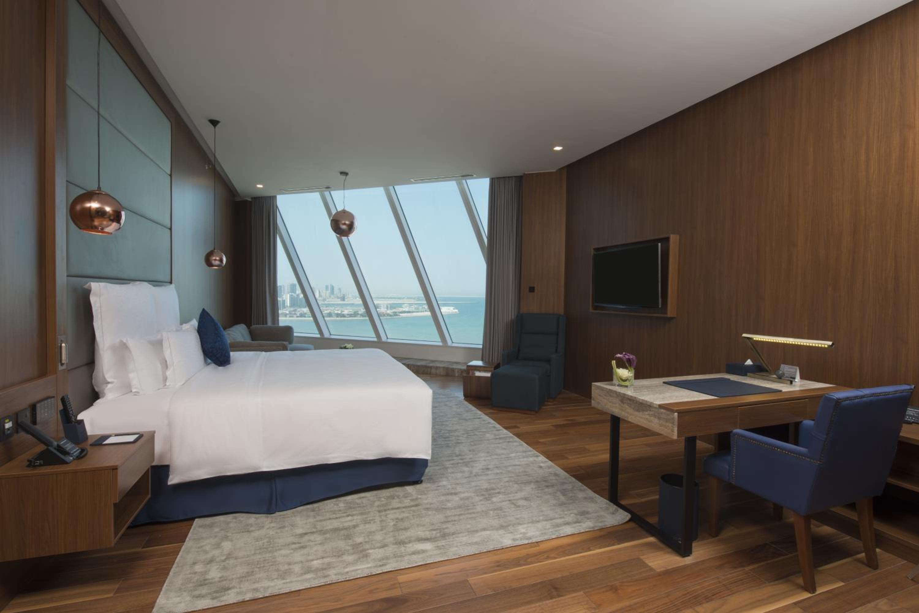 One-Bedroom Executive Suite - Smoking