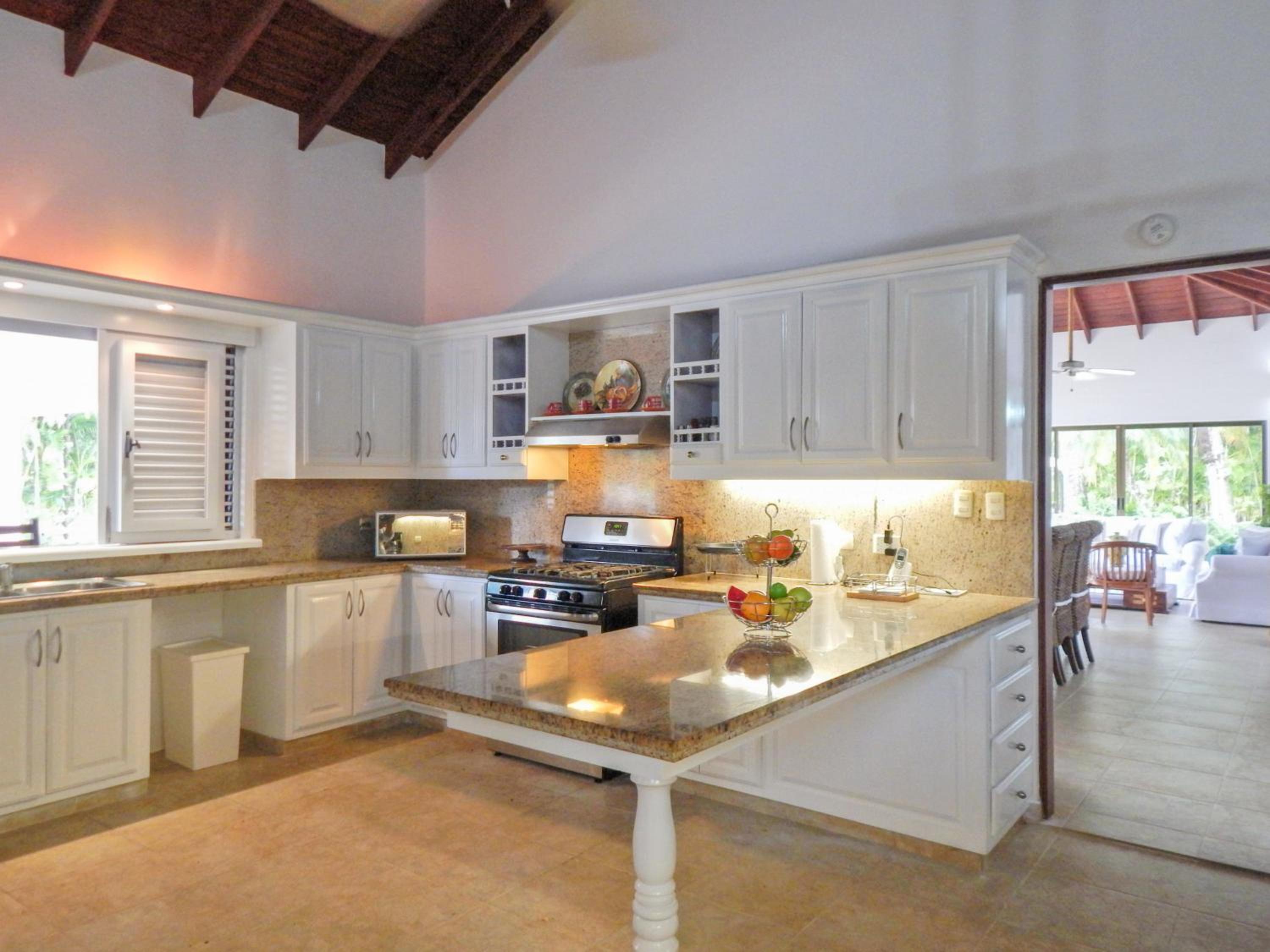 Classic Five-Bedroom Villa - Golf Cart Included - Photo 2