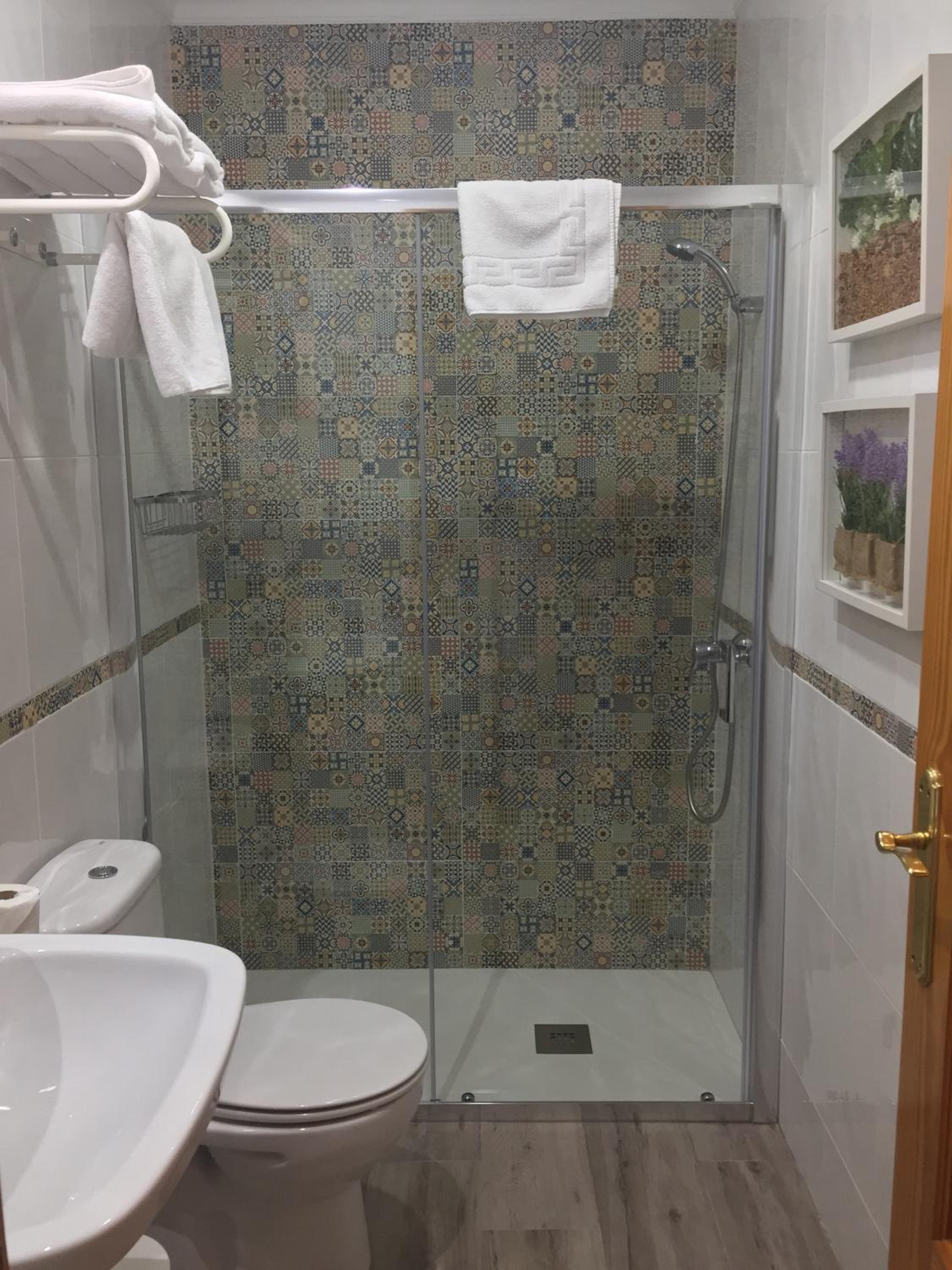Standard Queen Room - Photo 2