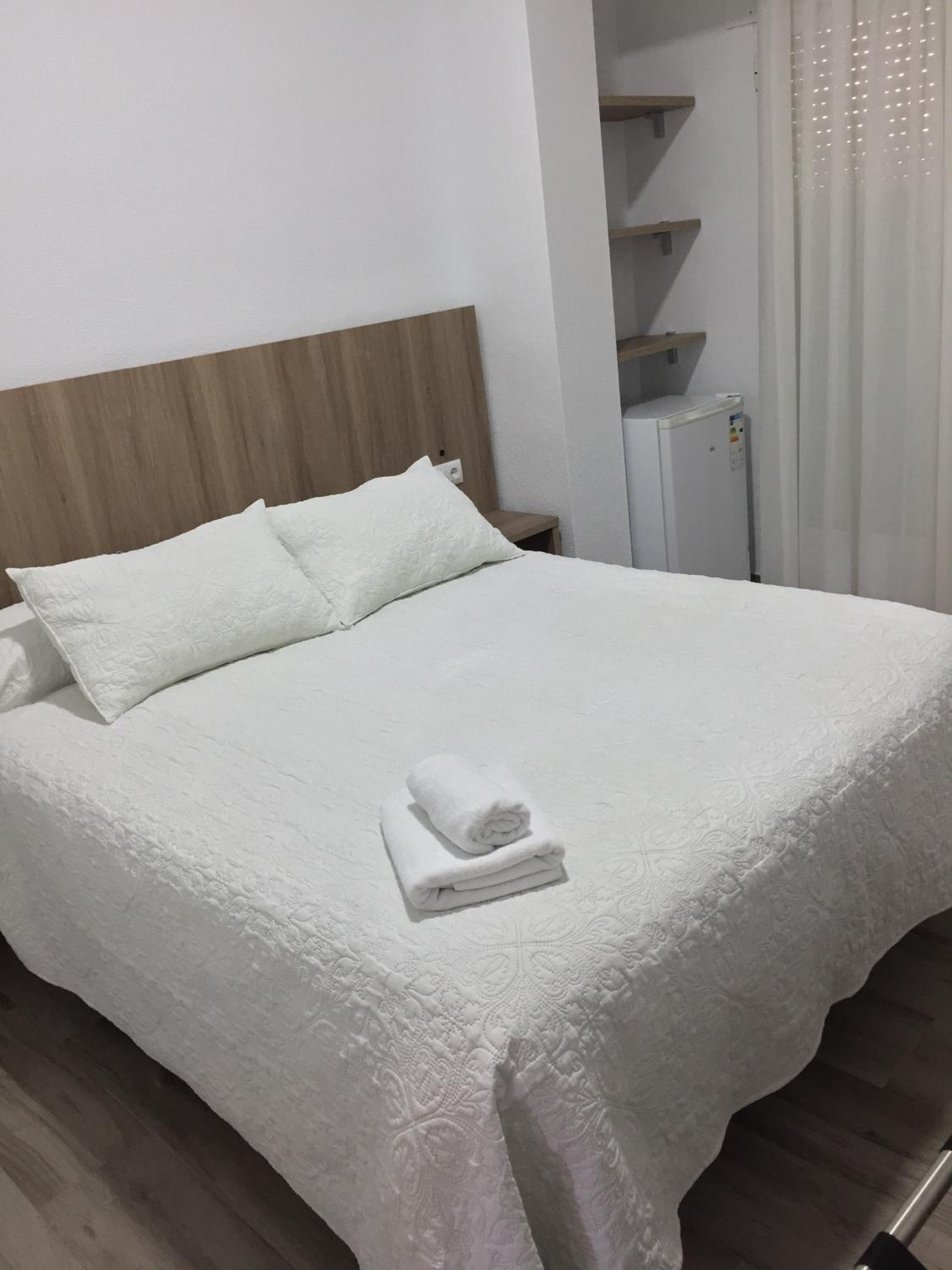 Standard Queen Room - Photo 14