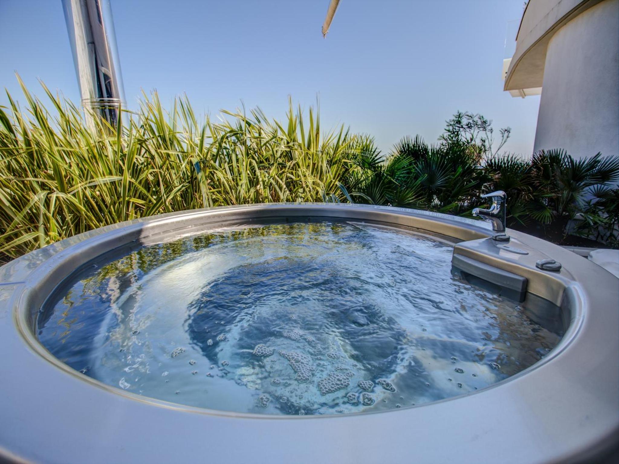 Luxury Two-Bedroom Suite - Split Level with sea view