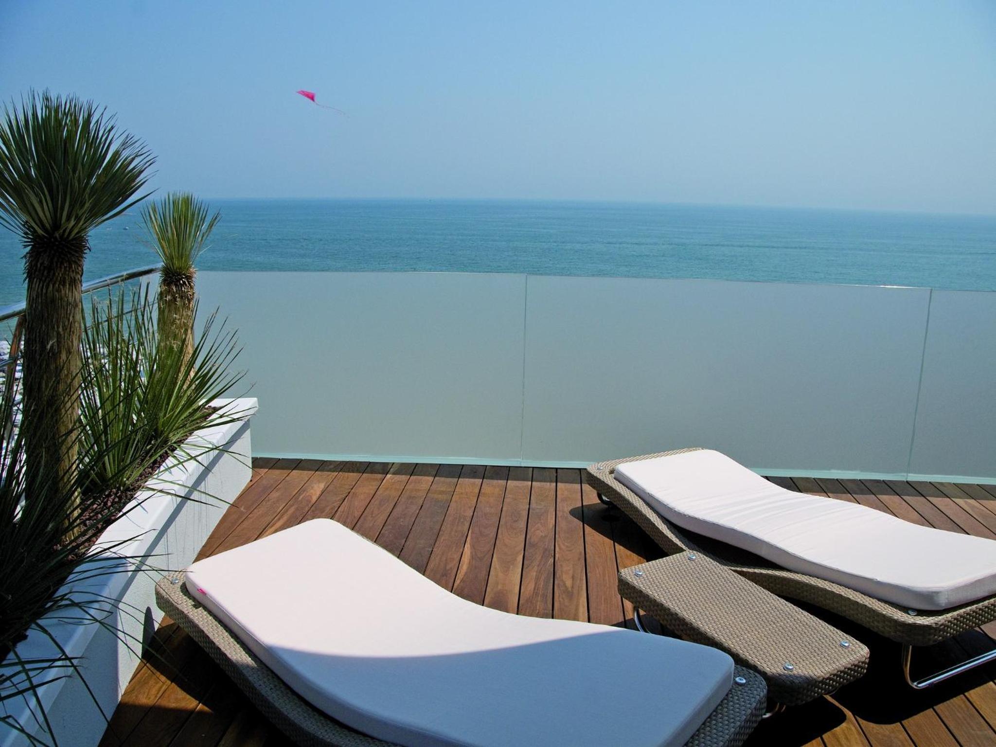 Luxury Two-Bedroom Suite - Split Level with sea view