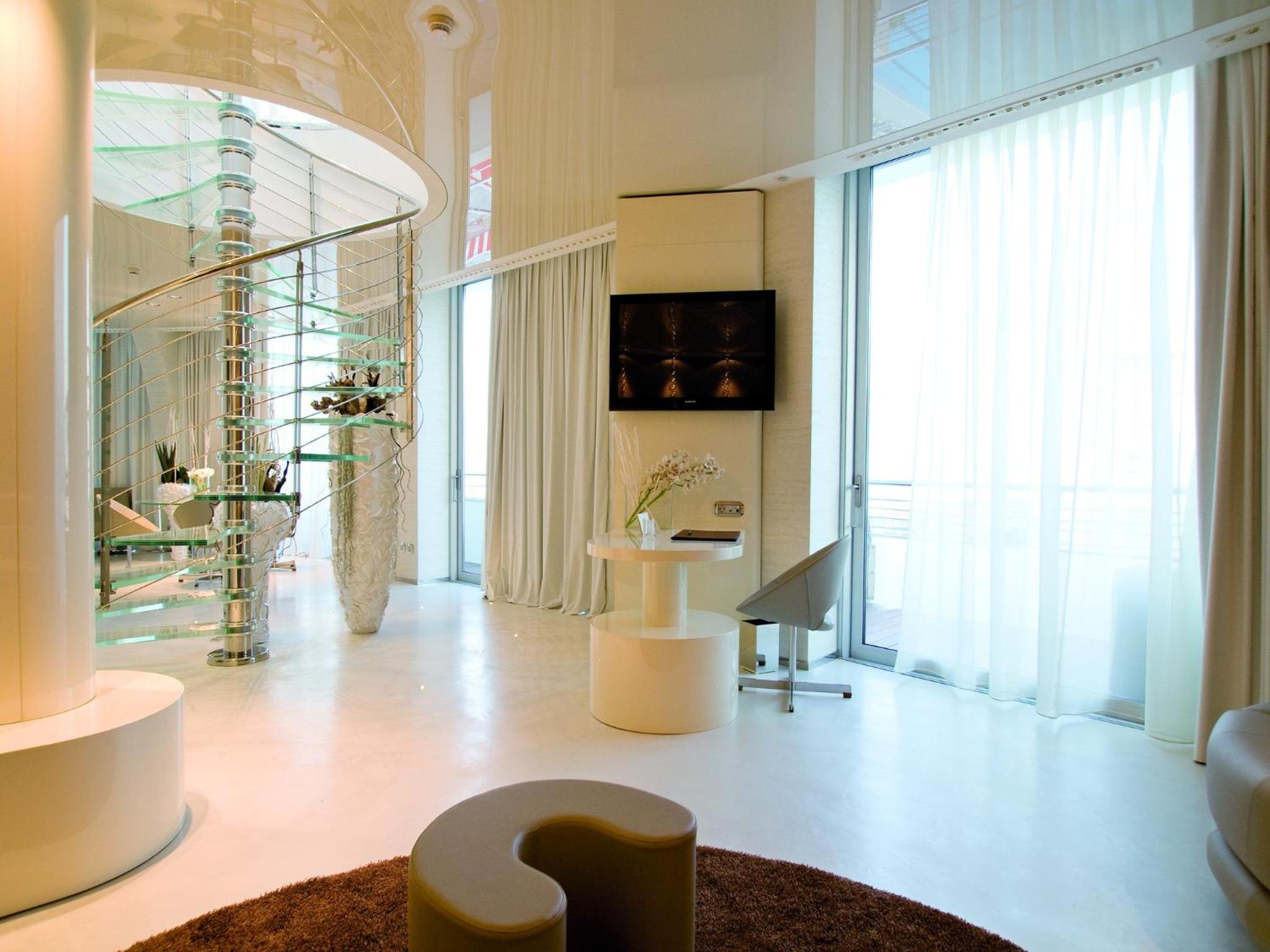 Luxury Two-Bedroom Suite - Split Level with sea view