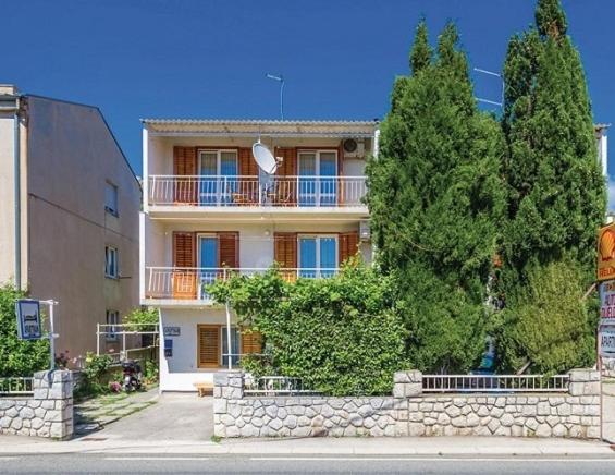 Apartment with Balcony photo 1