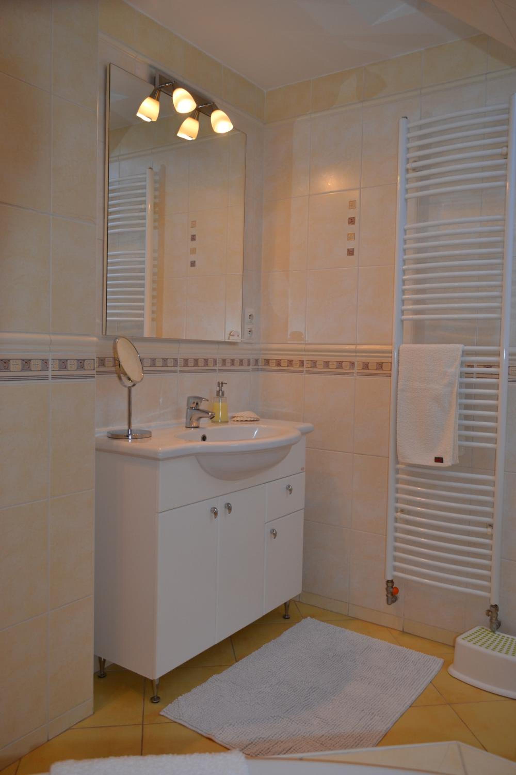 Apartment with Terrace - Photo 5