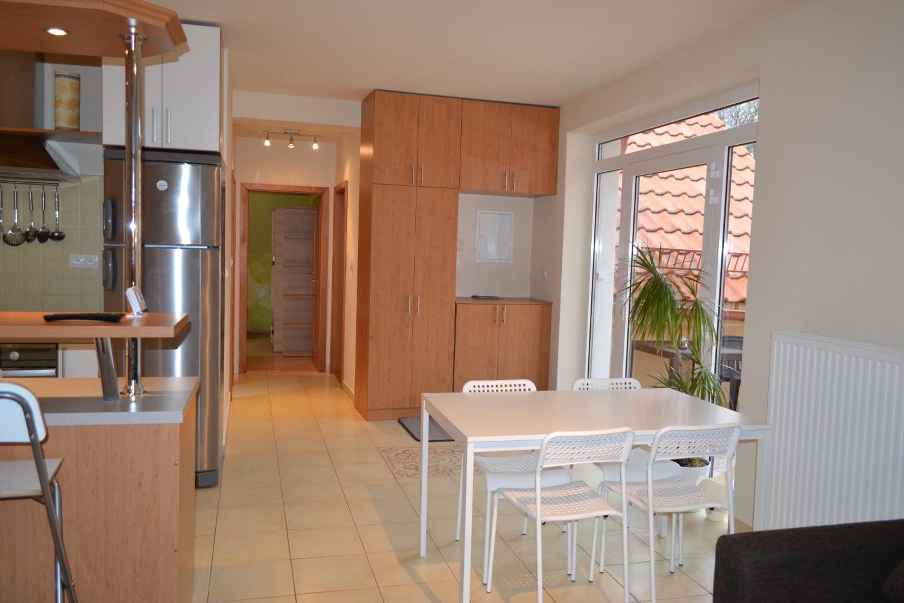 Apartment with Terrace - Photo 8