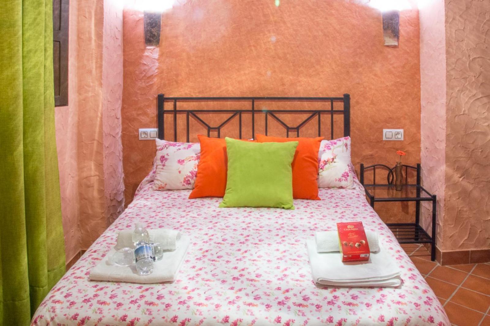 Double Room with Private Bathroom - Photo 8