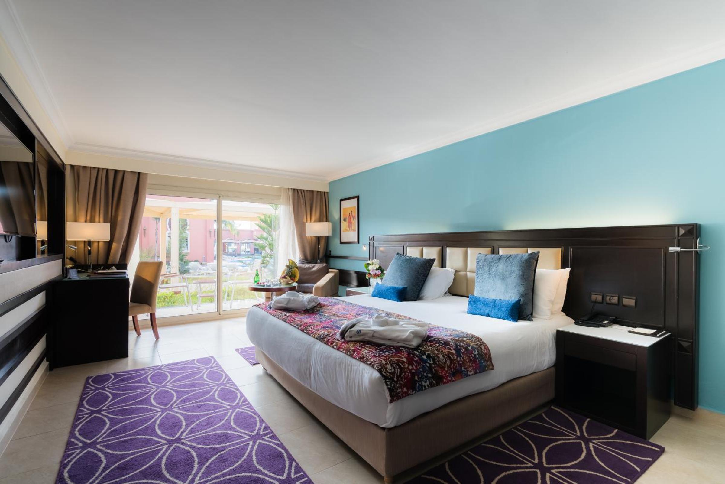 Prestige Double Room with Pool View thumbnail 5