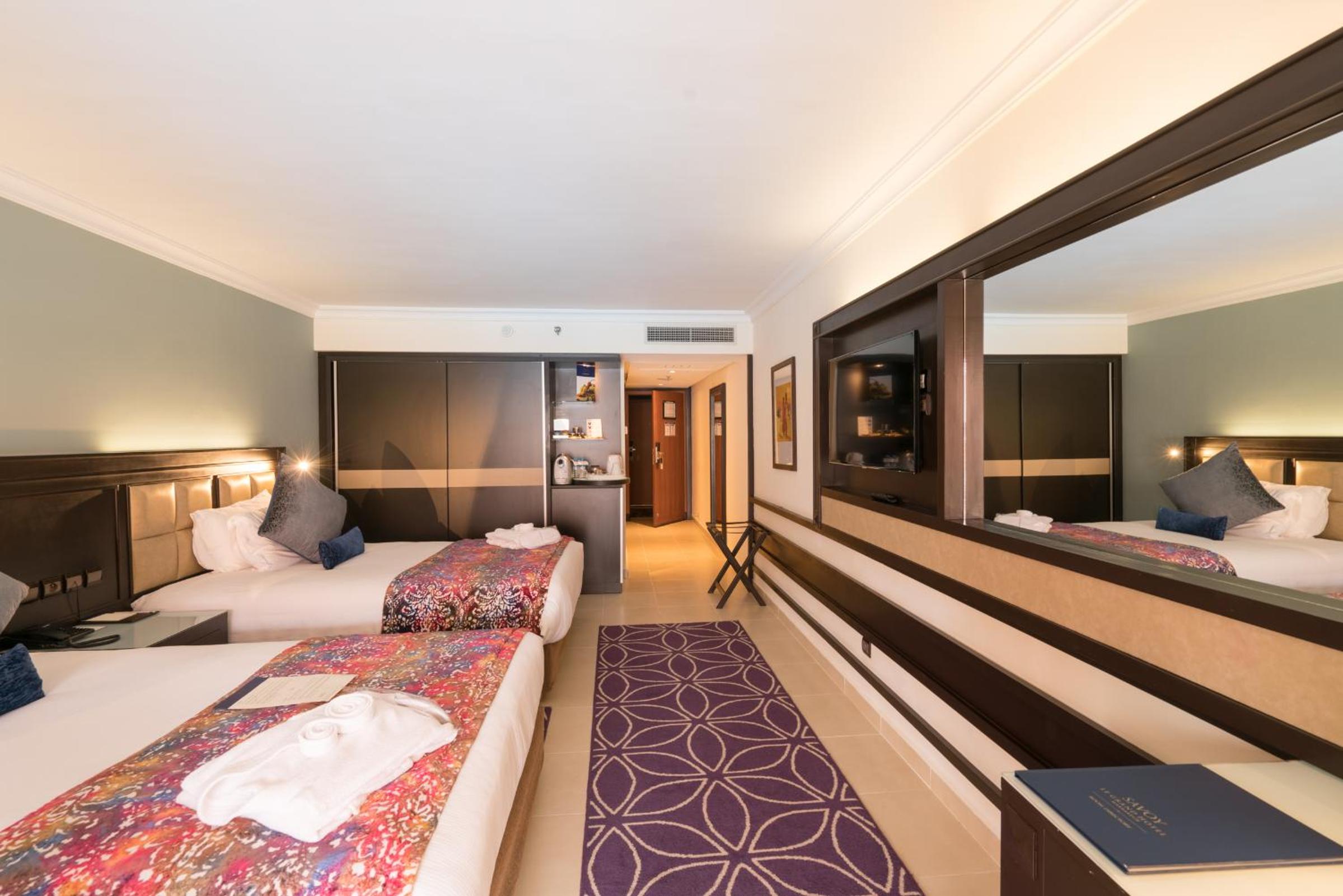 Deluxe Twin Room thumbnail 5