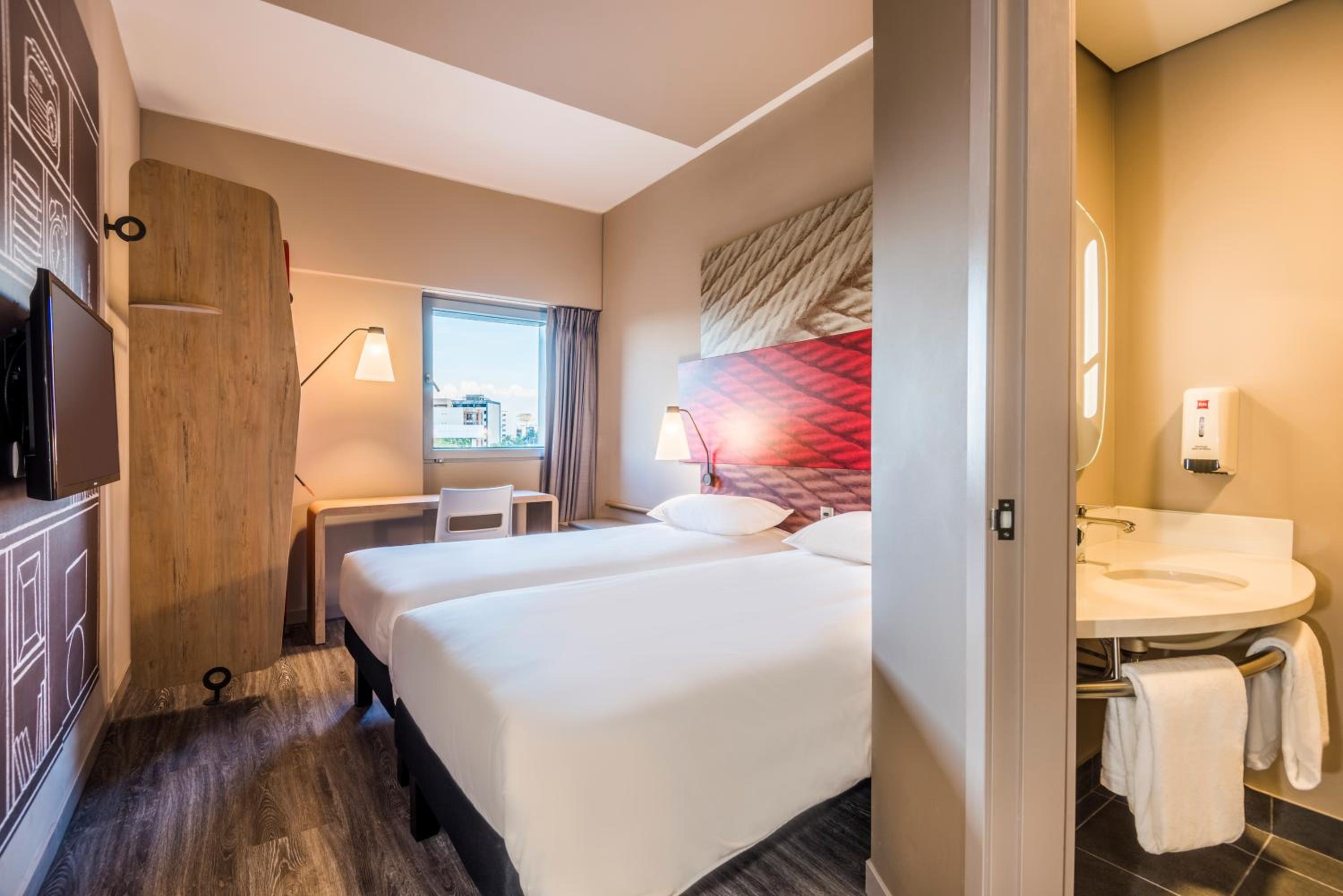 Standard Twin Room photo 3