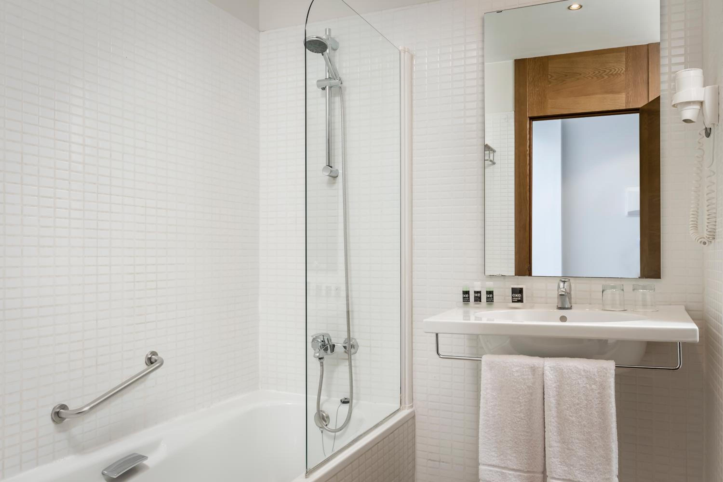 Double or Twin Room - Photo 2