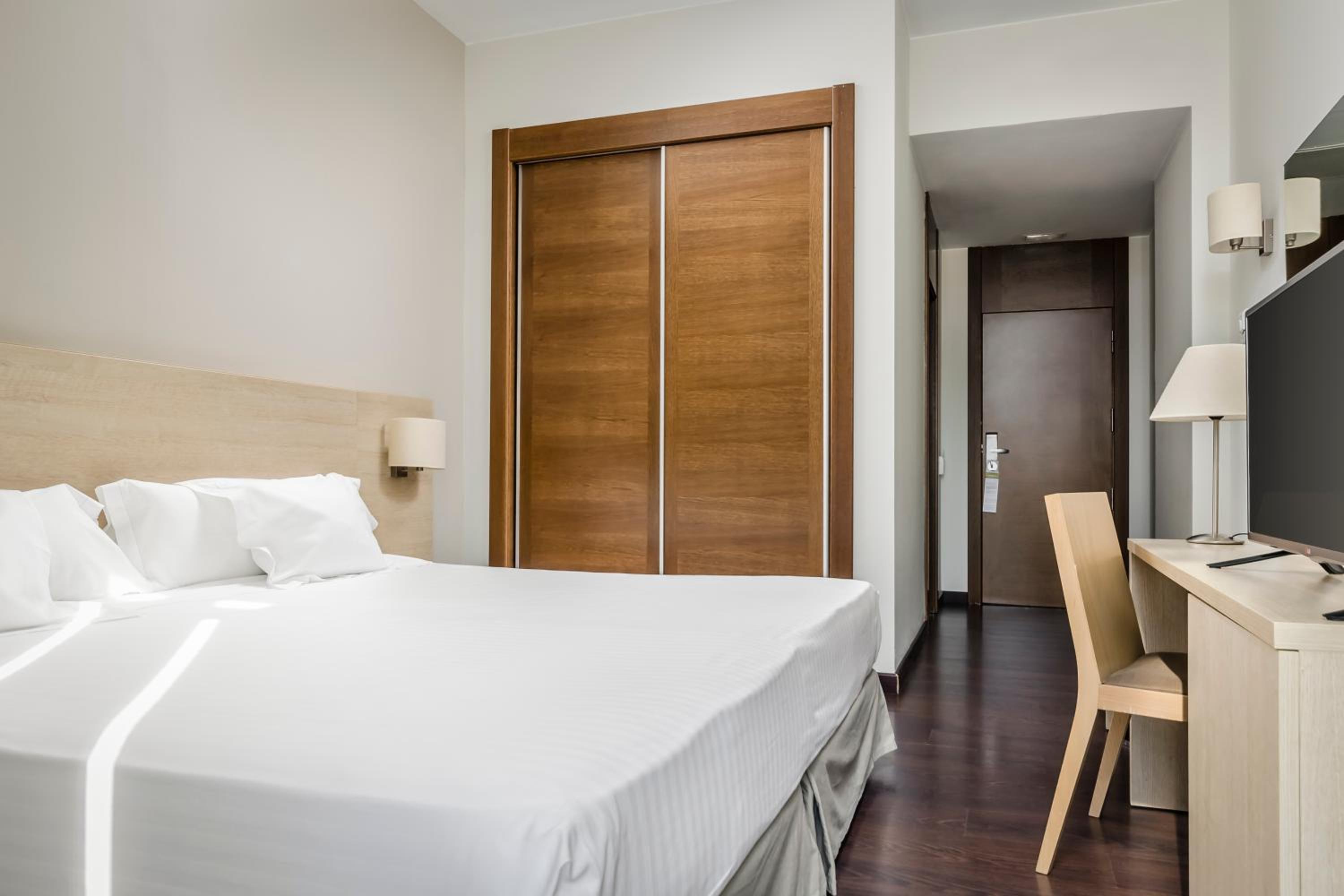 Double or Twin Room - Photo 4