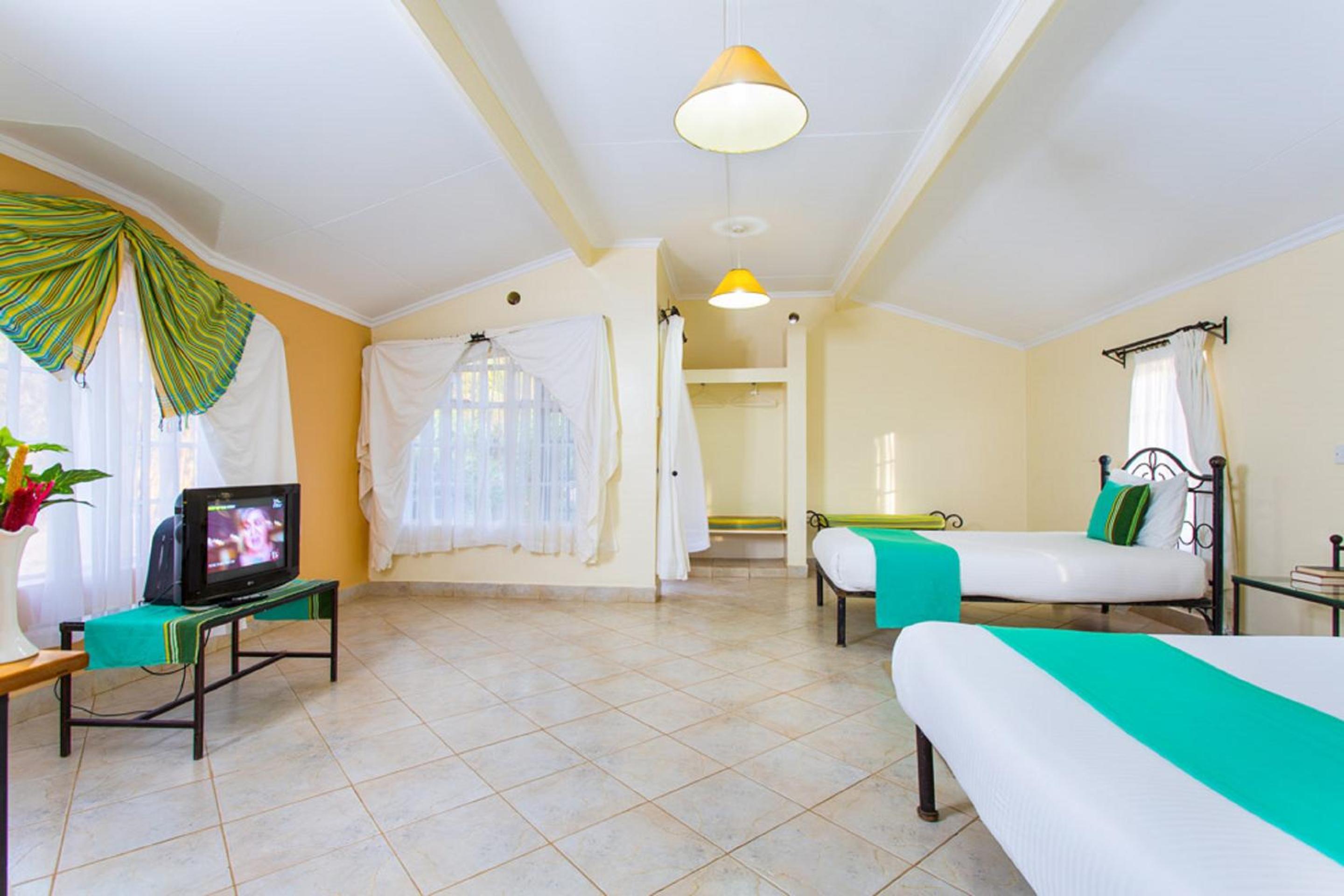 Deluxe Family Room - Photo 8