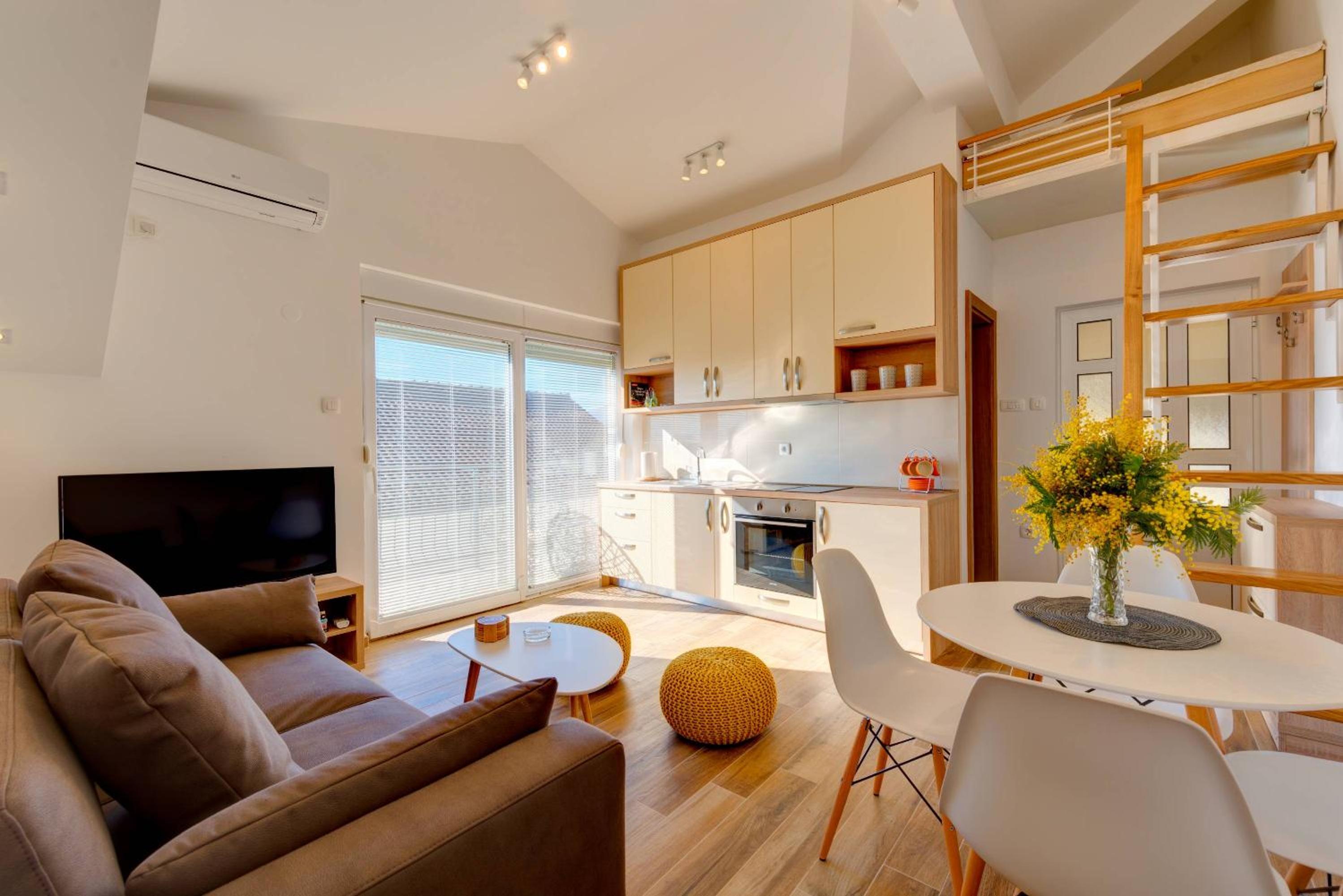 One Bedroom Apartment with Partial Sea View photo 1