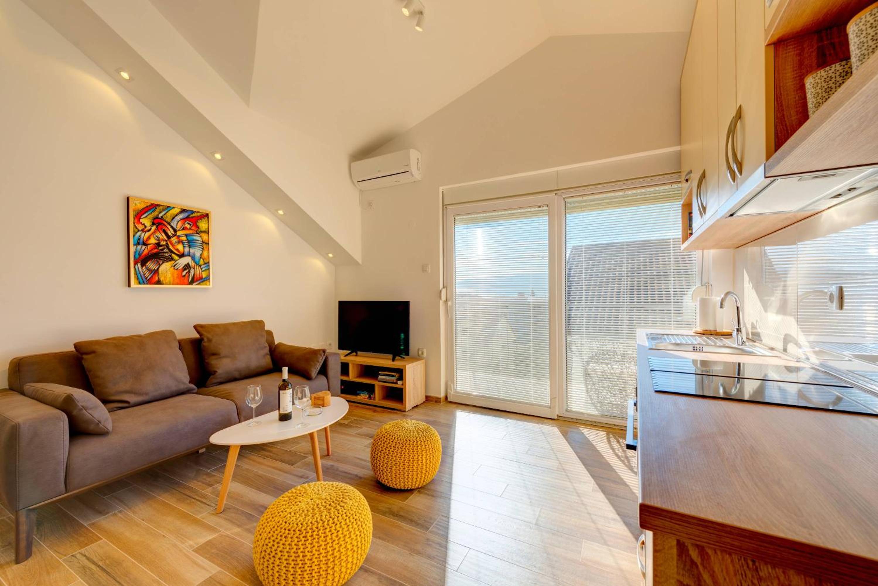 One Bedroom Apartment with Partial Sea View photo 3