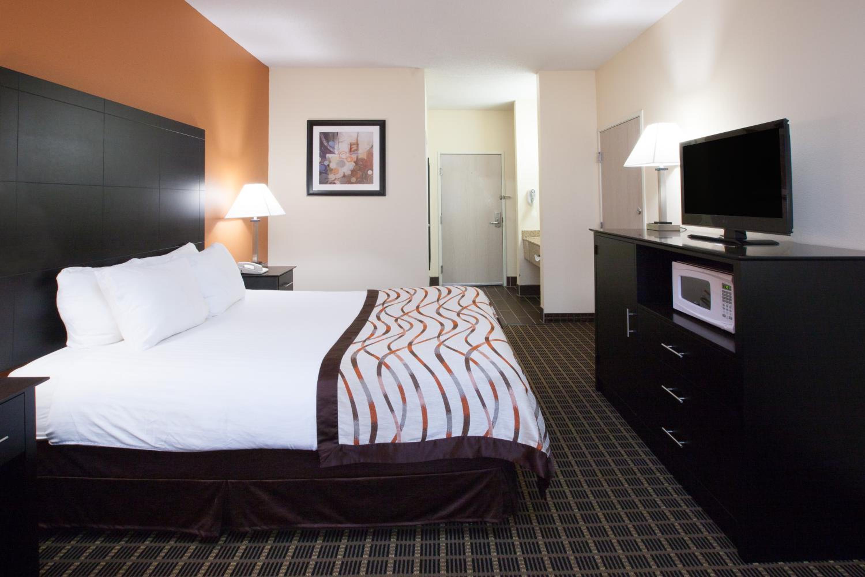 Queen Room - Non-Smoking - Photo 1