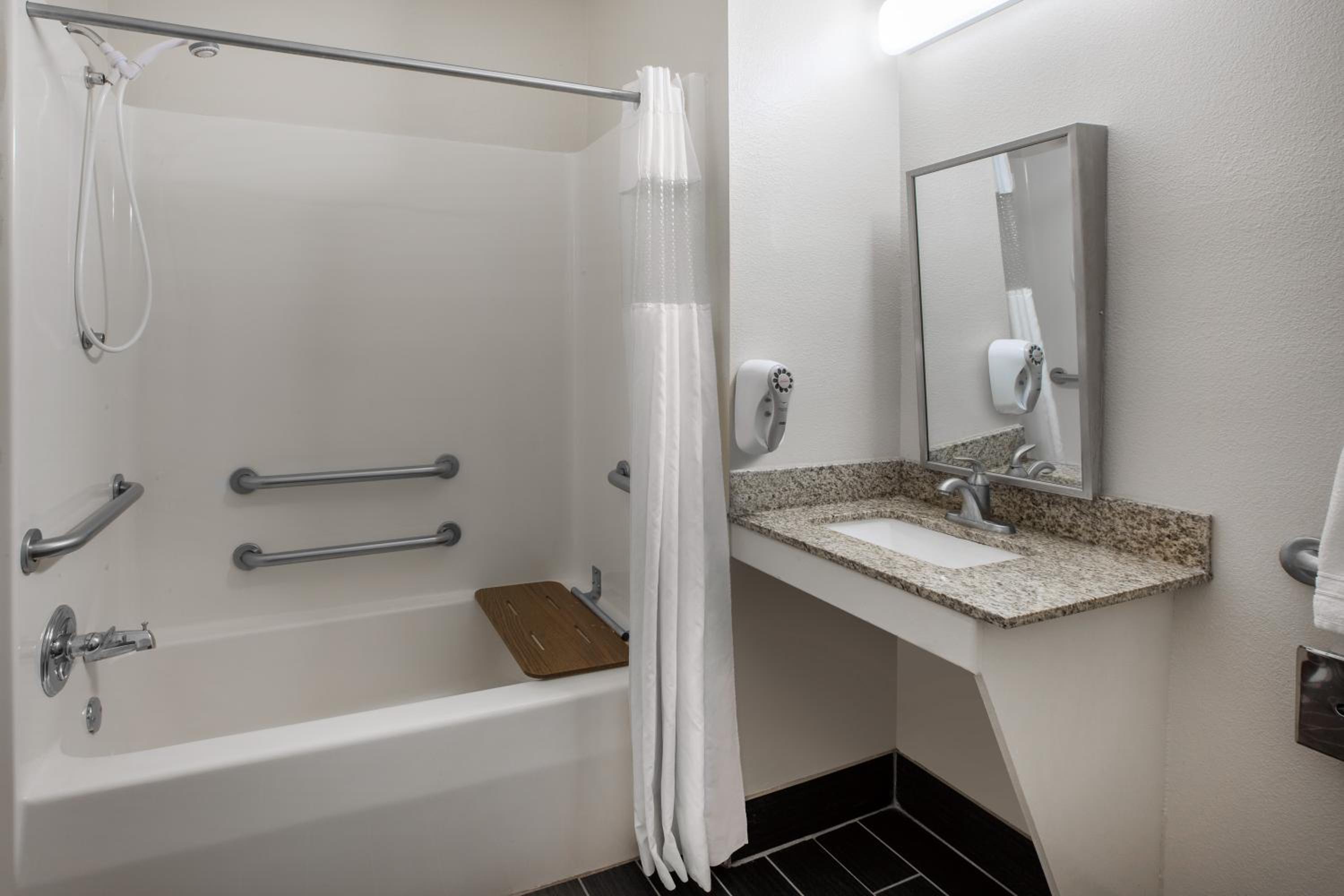 Queen Room - Disability Access/Non-Smoking - Photo 5