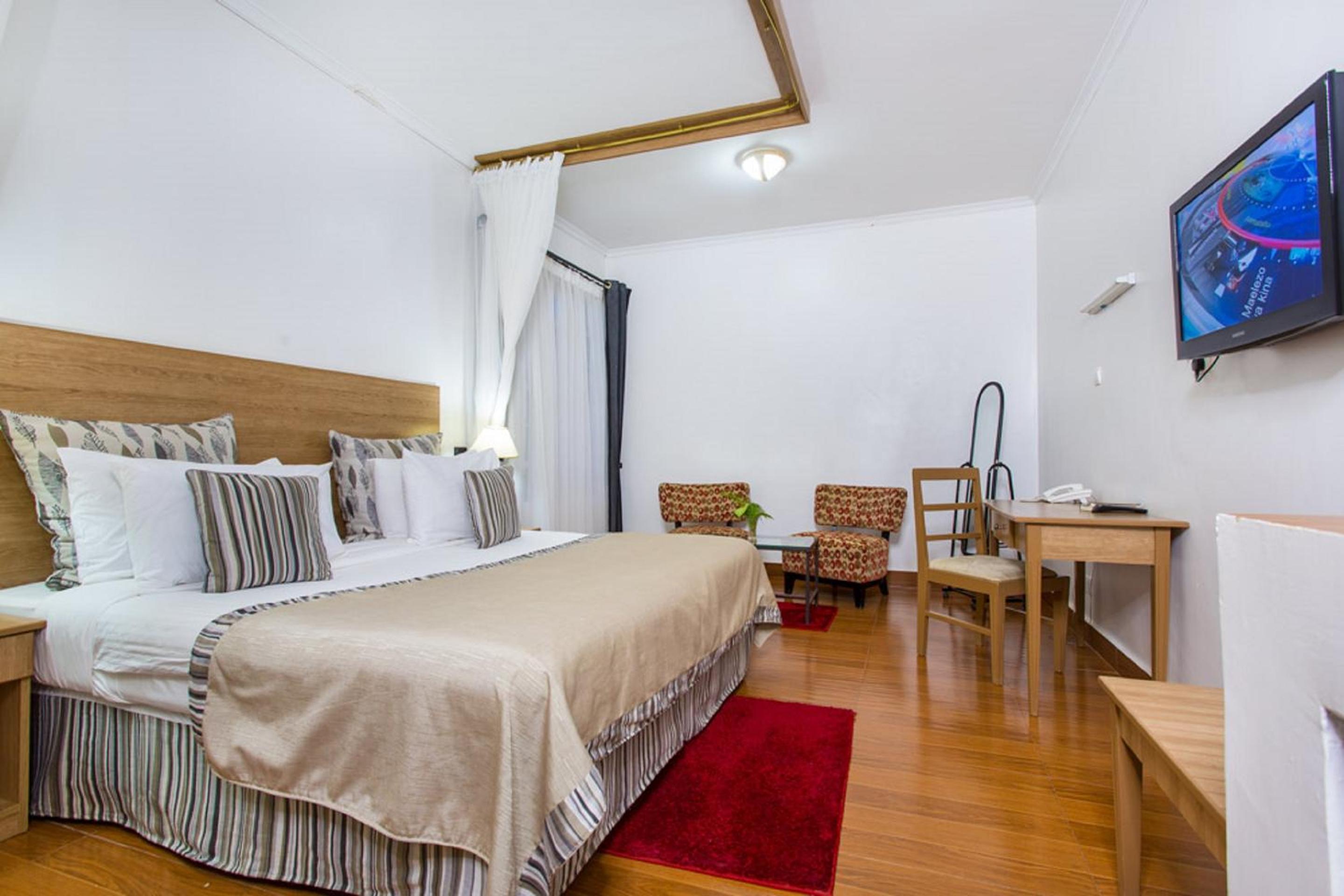 Deluxe Double Room - Photo 9