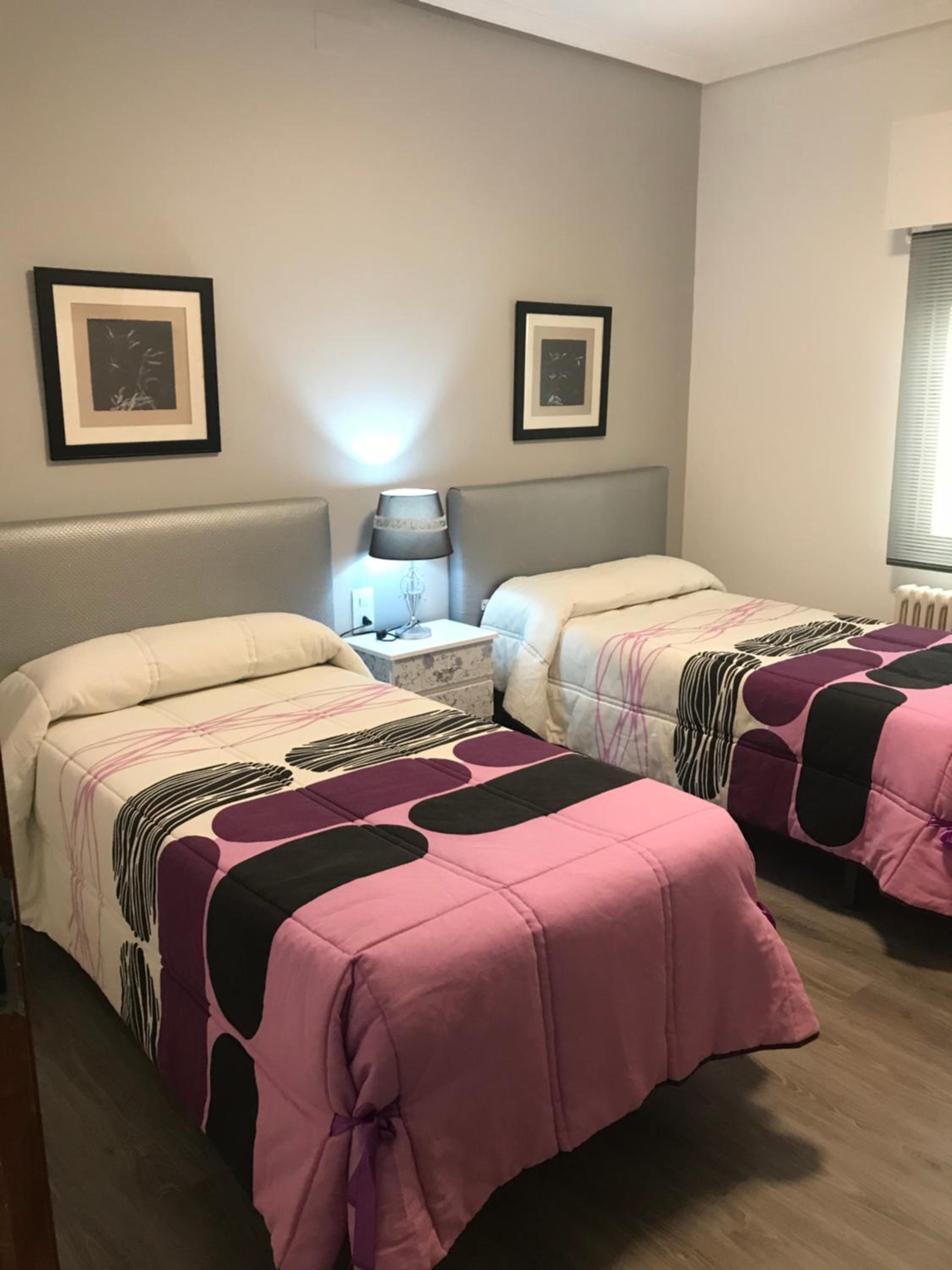 Double or Twin Room with Bathroom - Photo 6