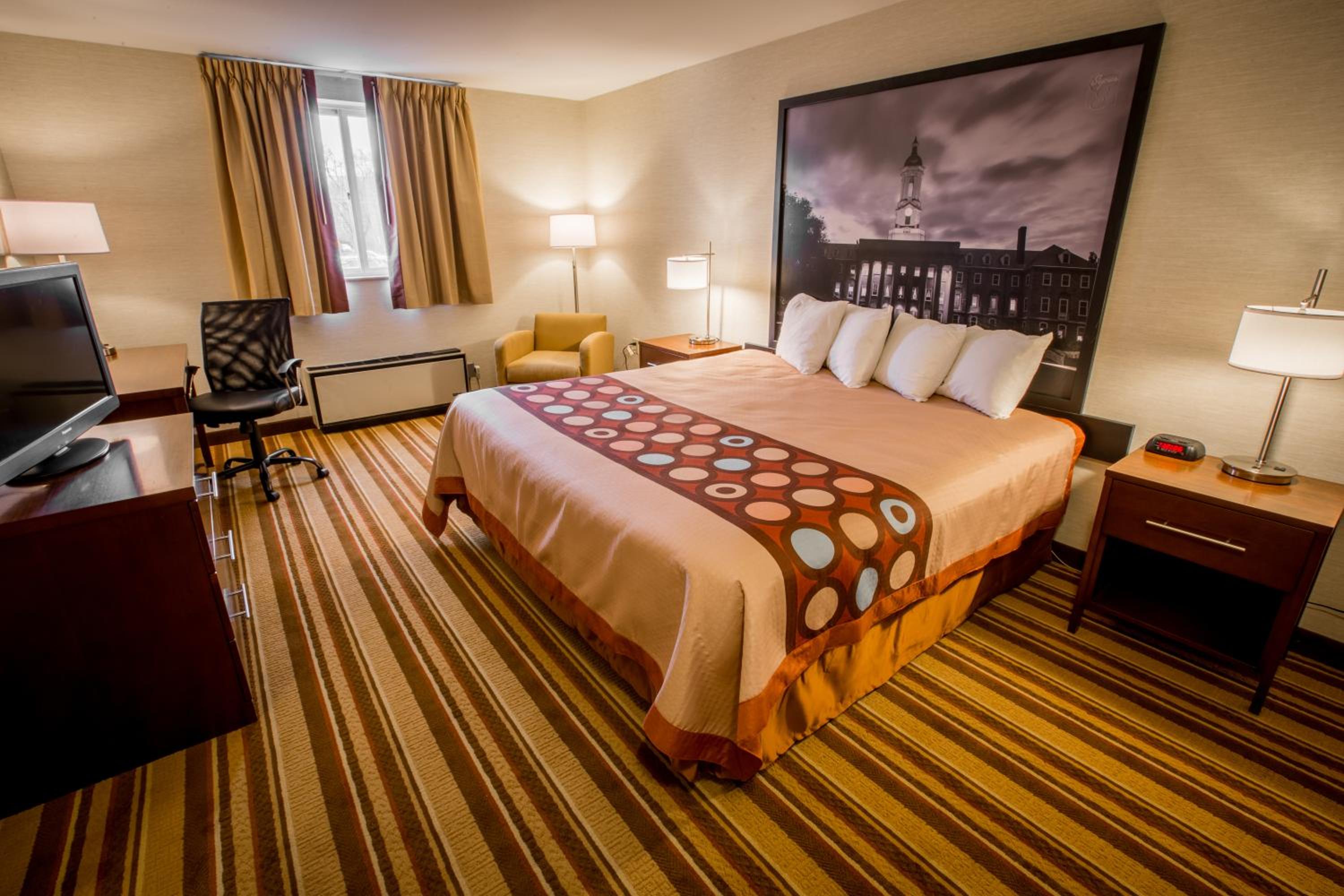 King Room - Non-Smoking - Photo 1