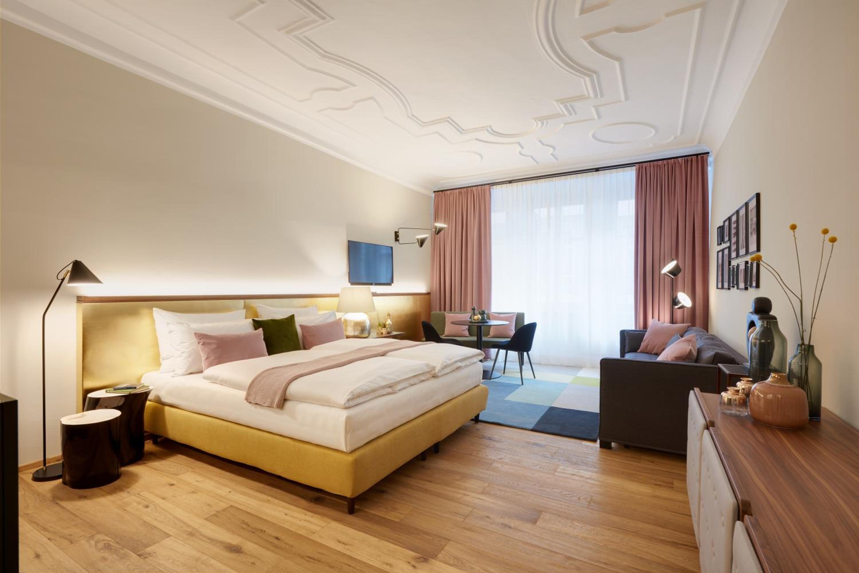 Deluxe Apartment
