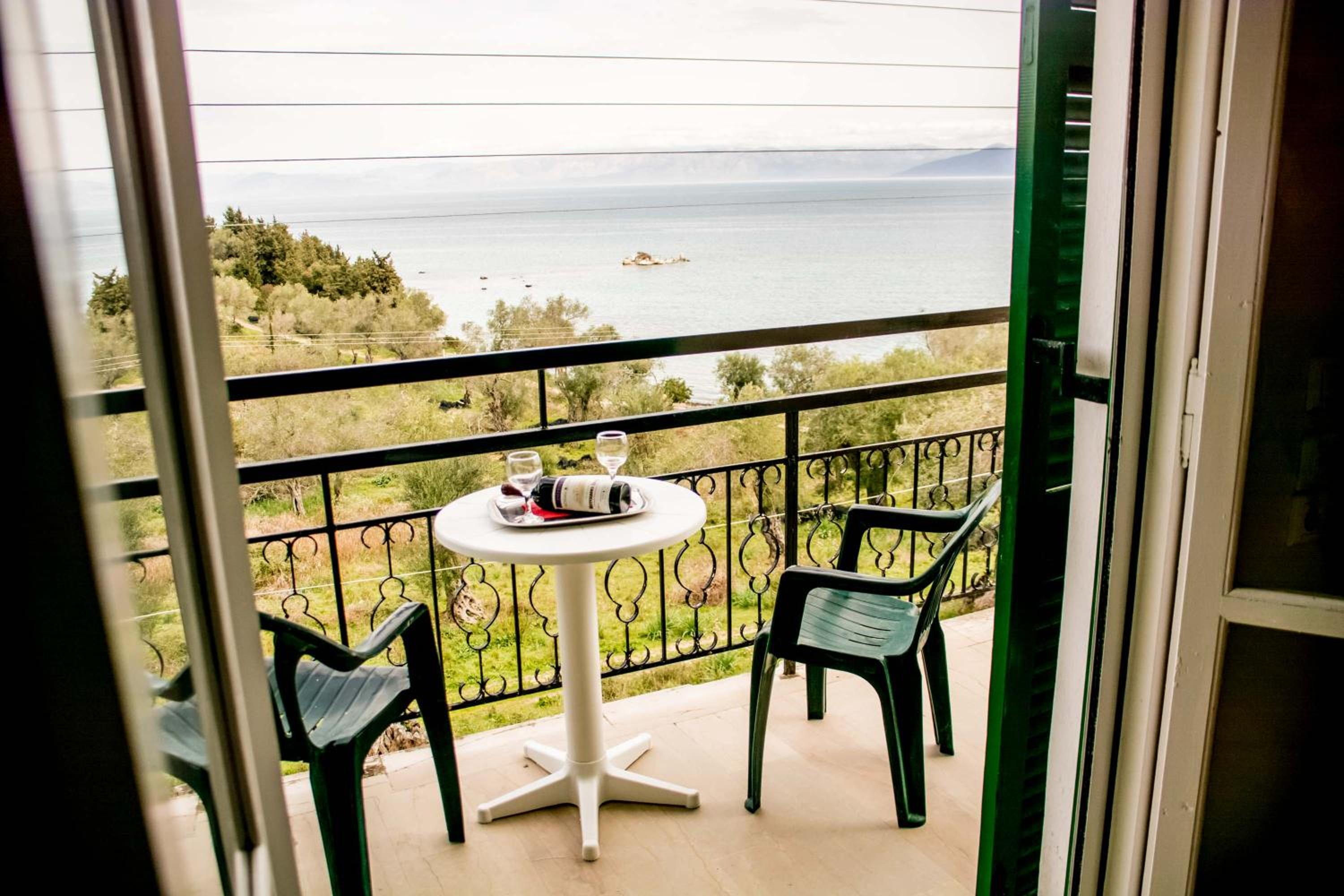 Double Room with Sea View - Photo 9