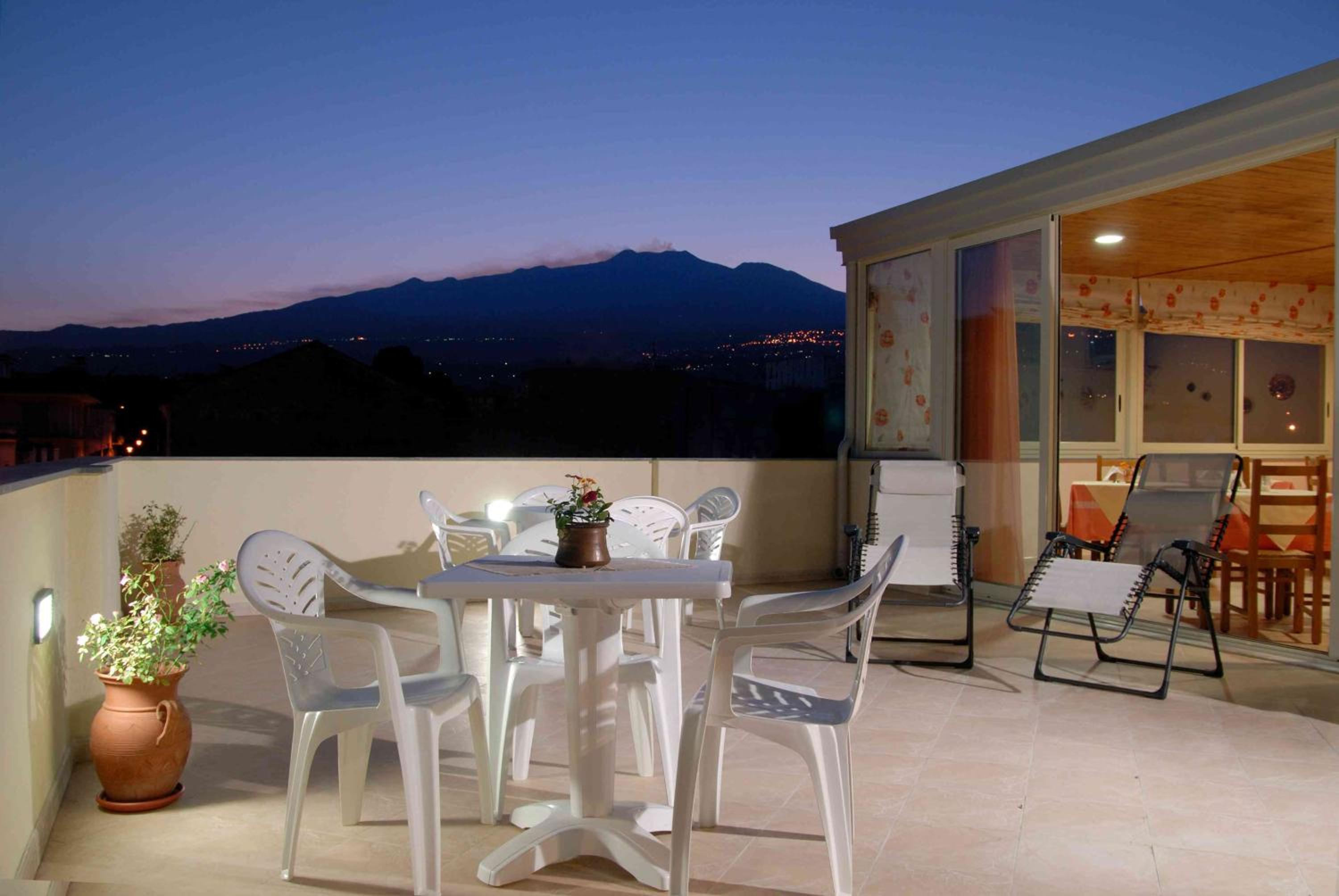 Double or Twin Room with Balcony - Photo 19