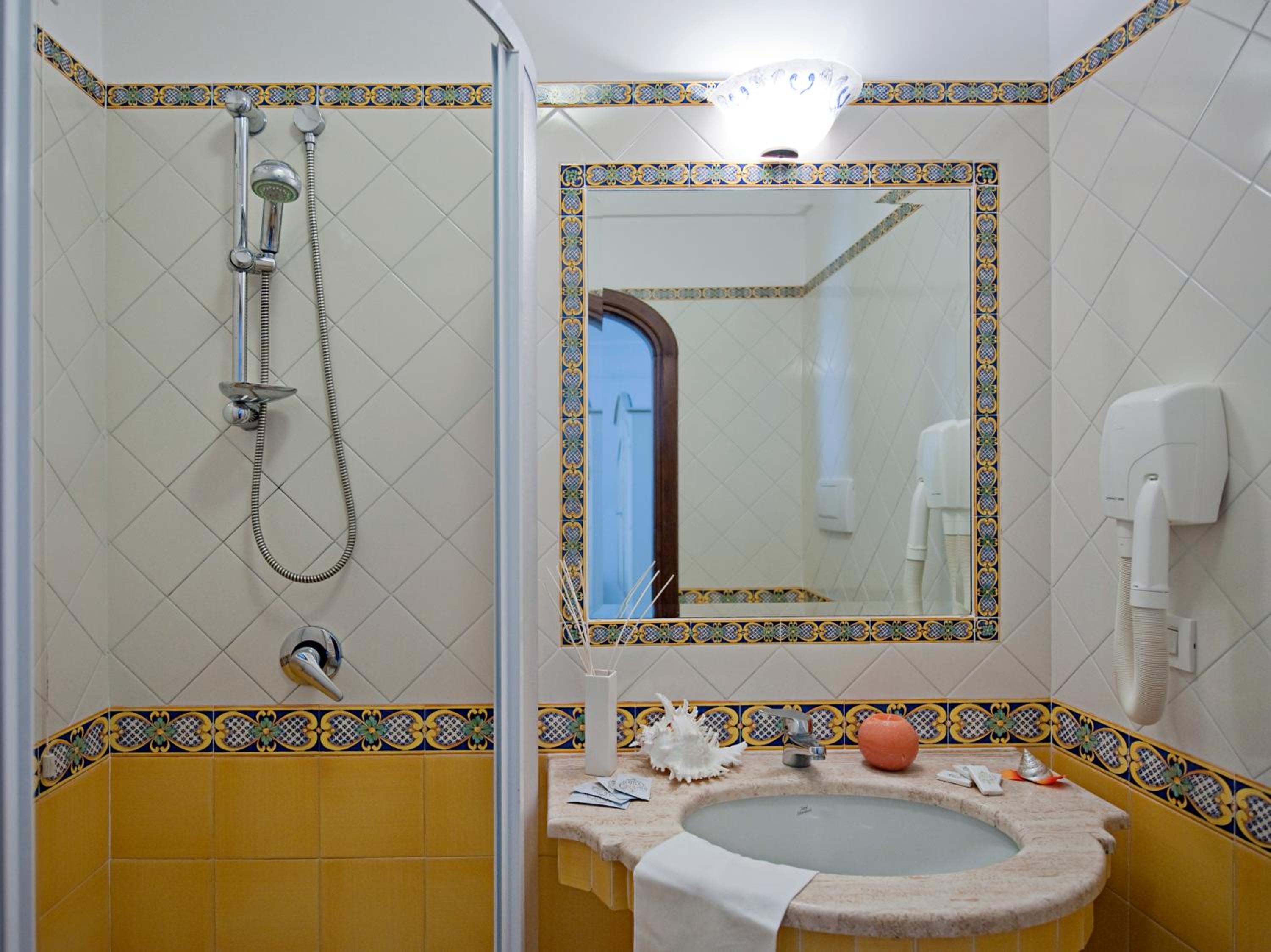 Standard Double Room with Sea View - Photo 3