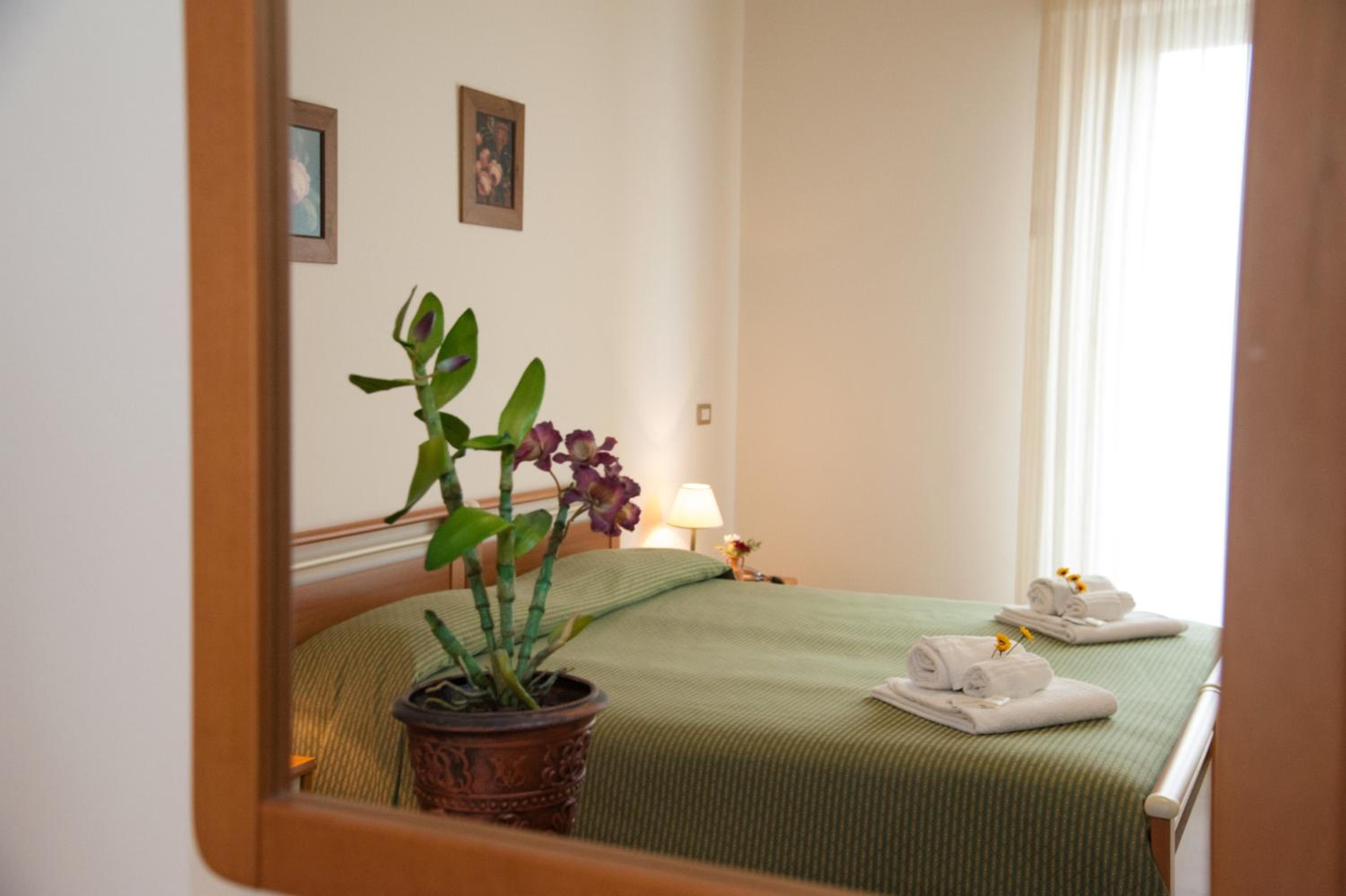 Double or Twin Room with Balcony - Photo 1