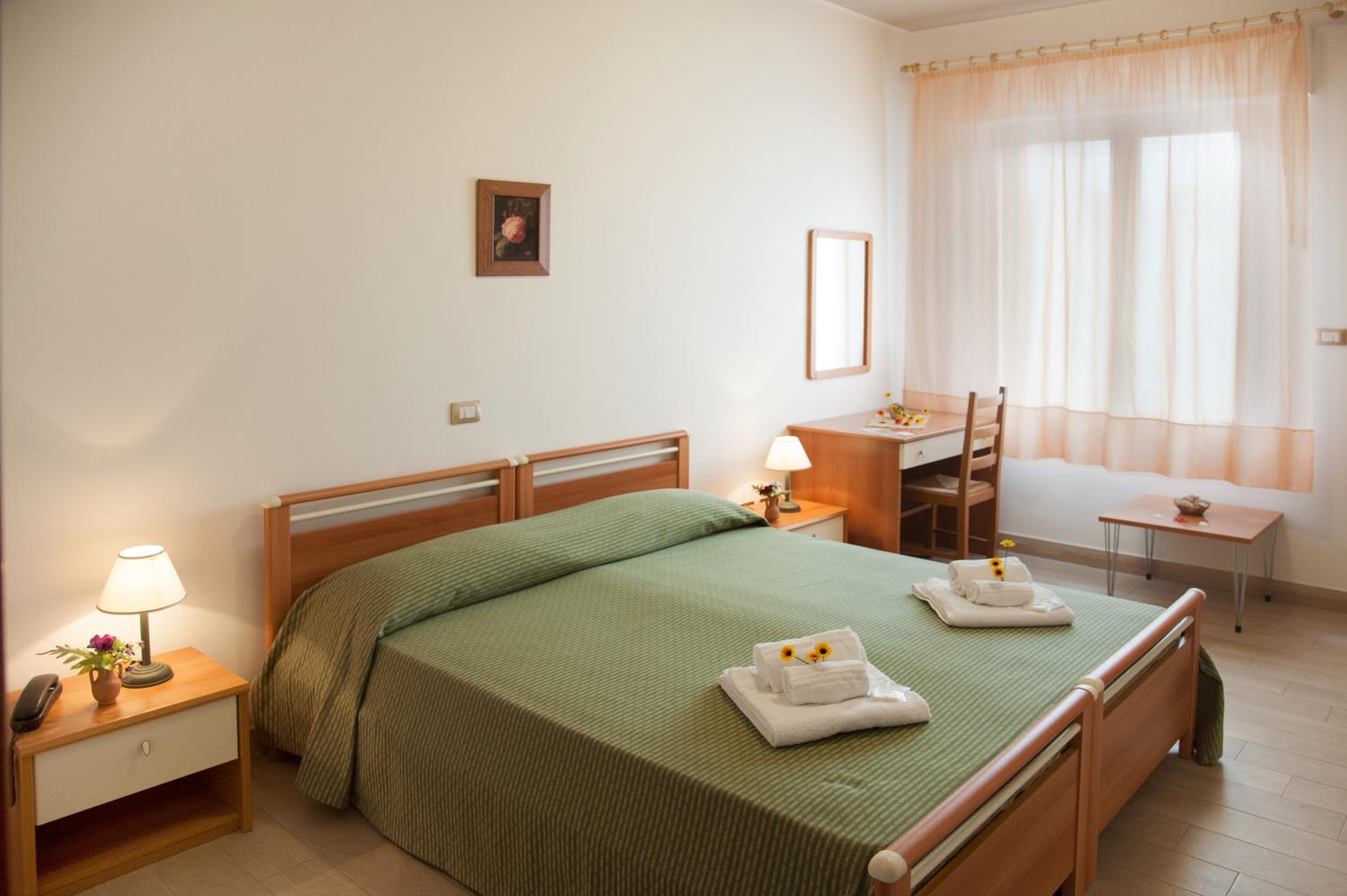 Double or Twin Room with Balcony - Photo 11