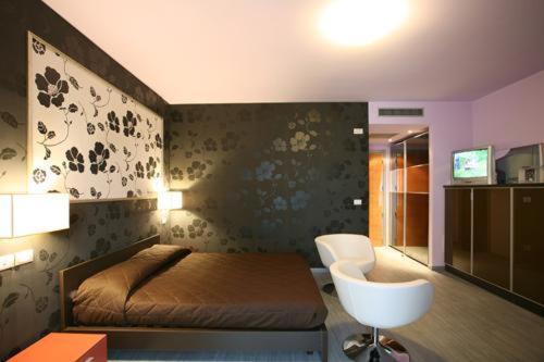 Studio Apartment - Photo 1