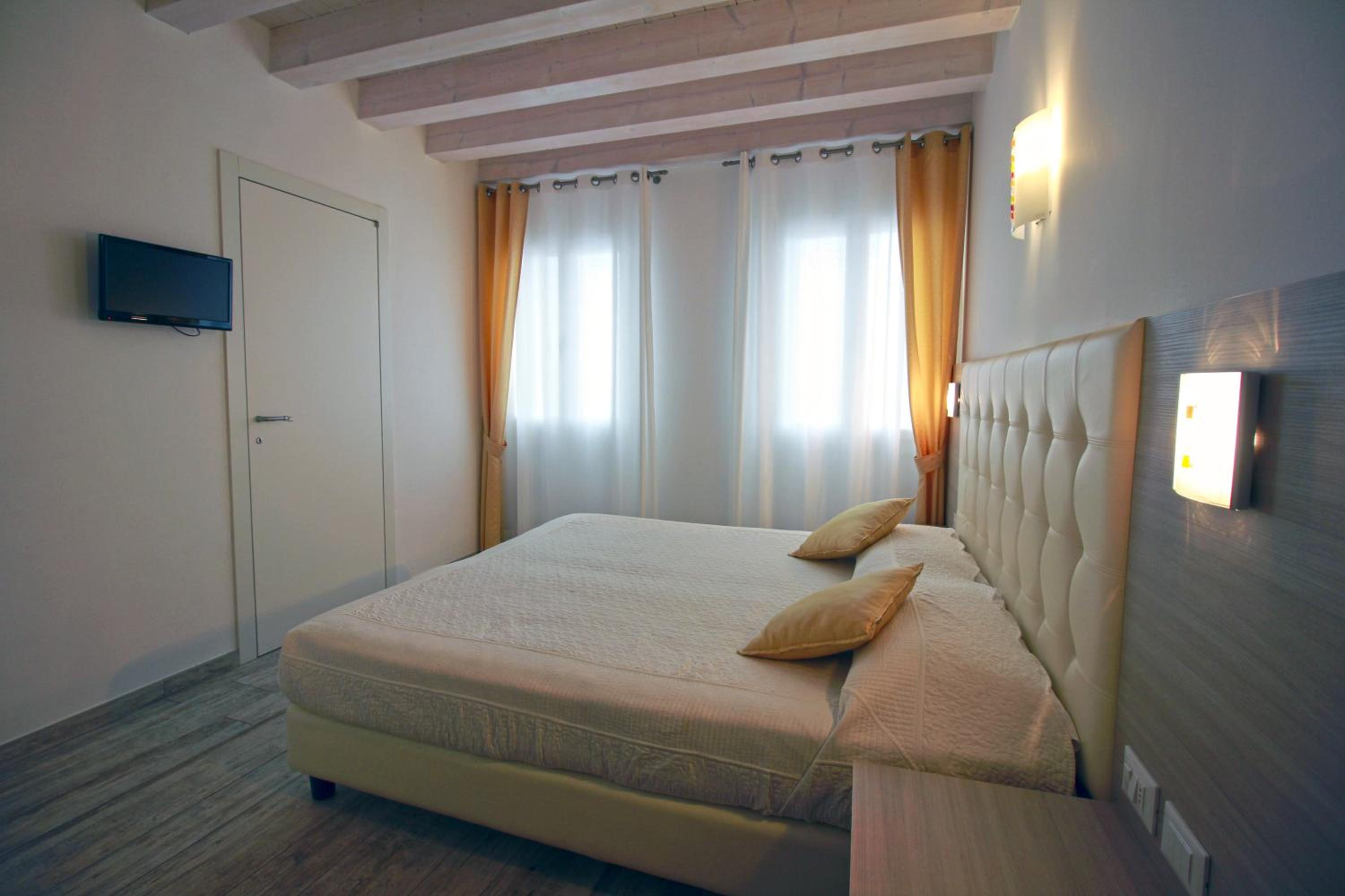 Double or Twin Room with Sea View