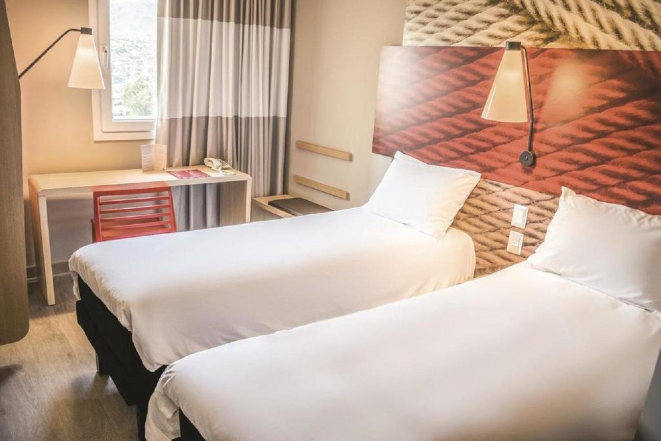 Standard Twin Room photo 2