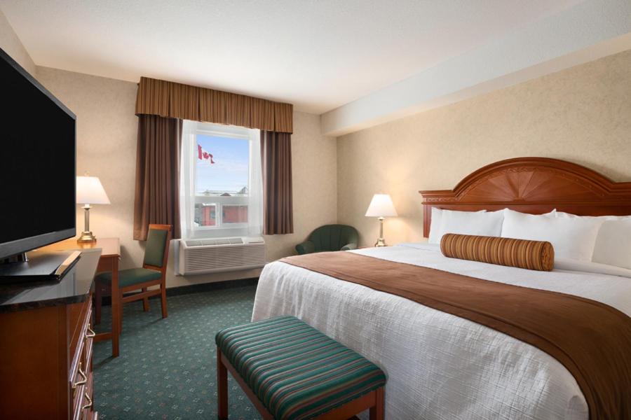 King Room - Non-Smoking - Photo 1