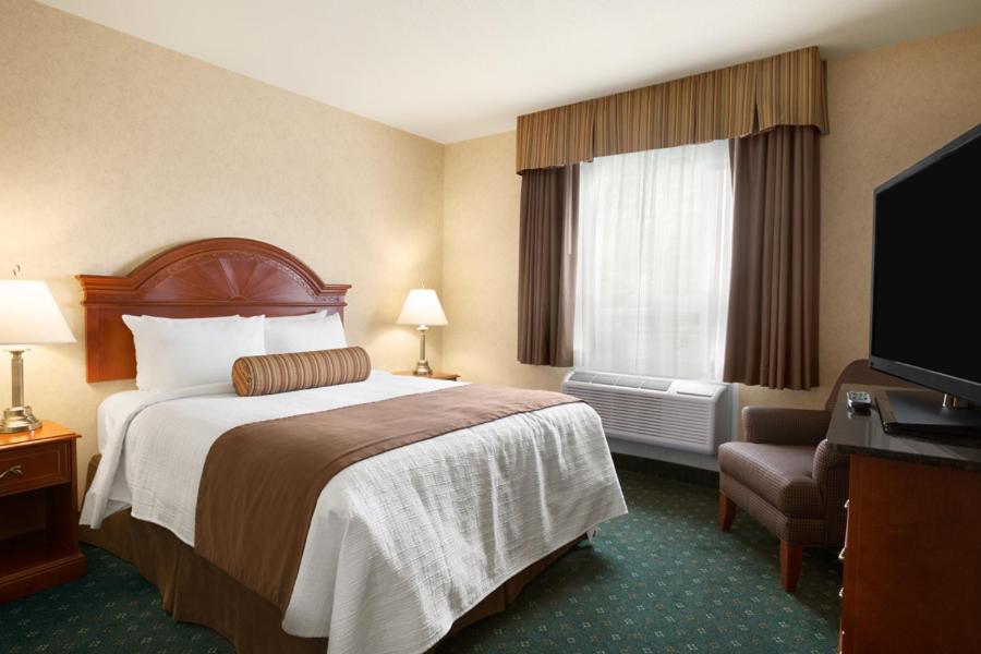 Two-Bedroom Suite - Non-Smoking - Photo 2