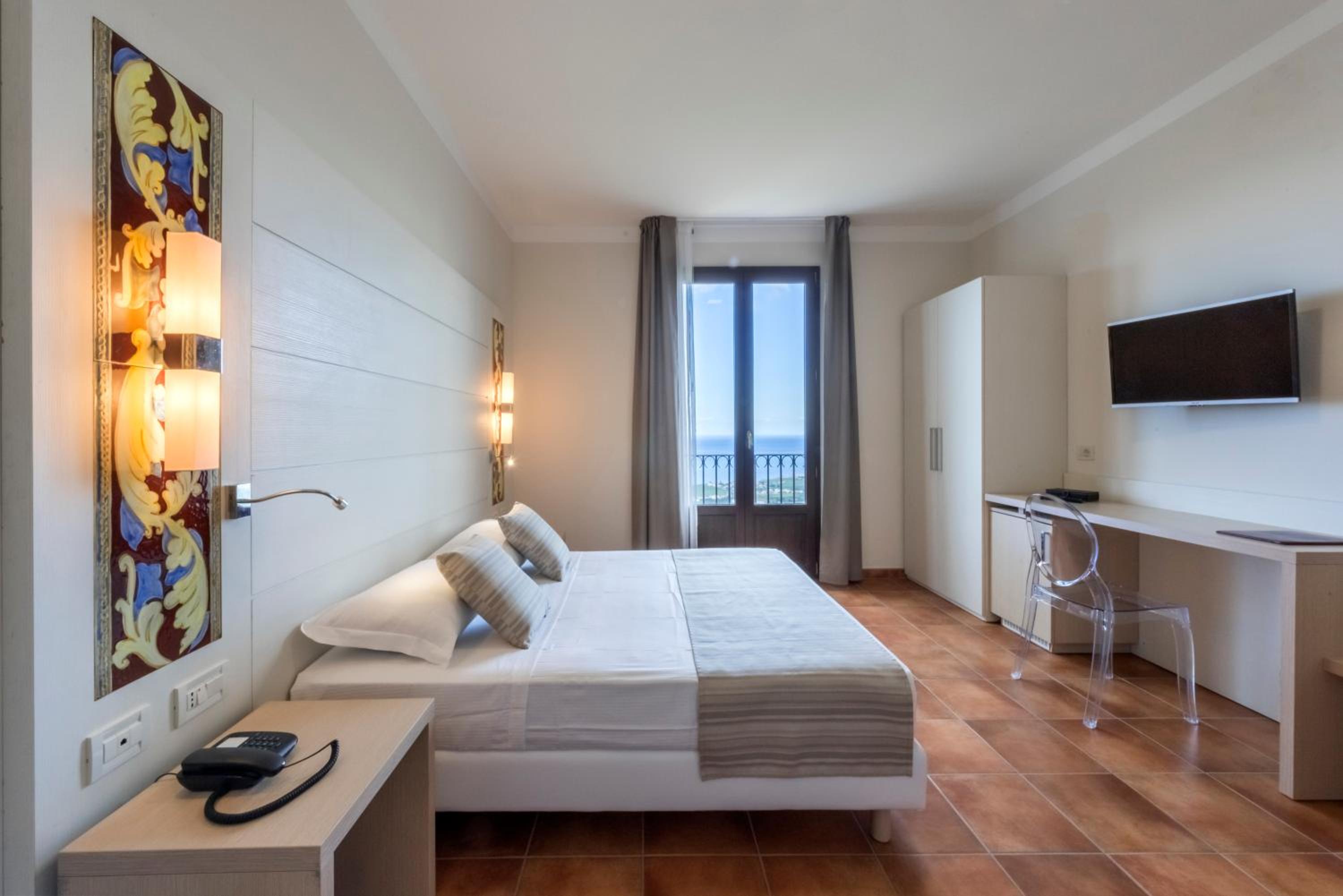 Suite With Balcony And Sea View - Photo 9