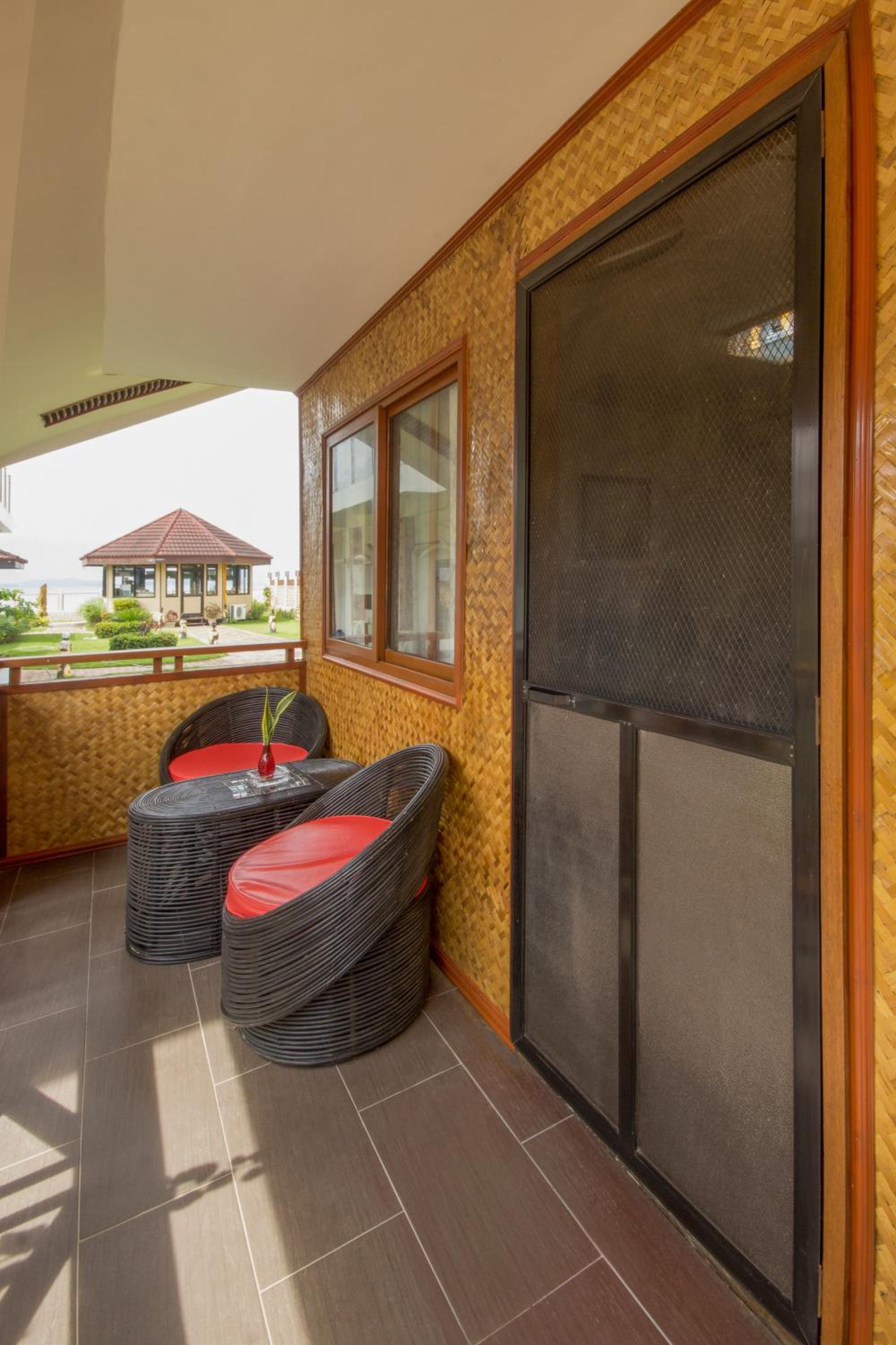 Deluxe Double Room with Balcony photo 2