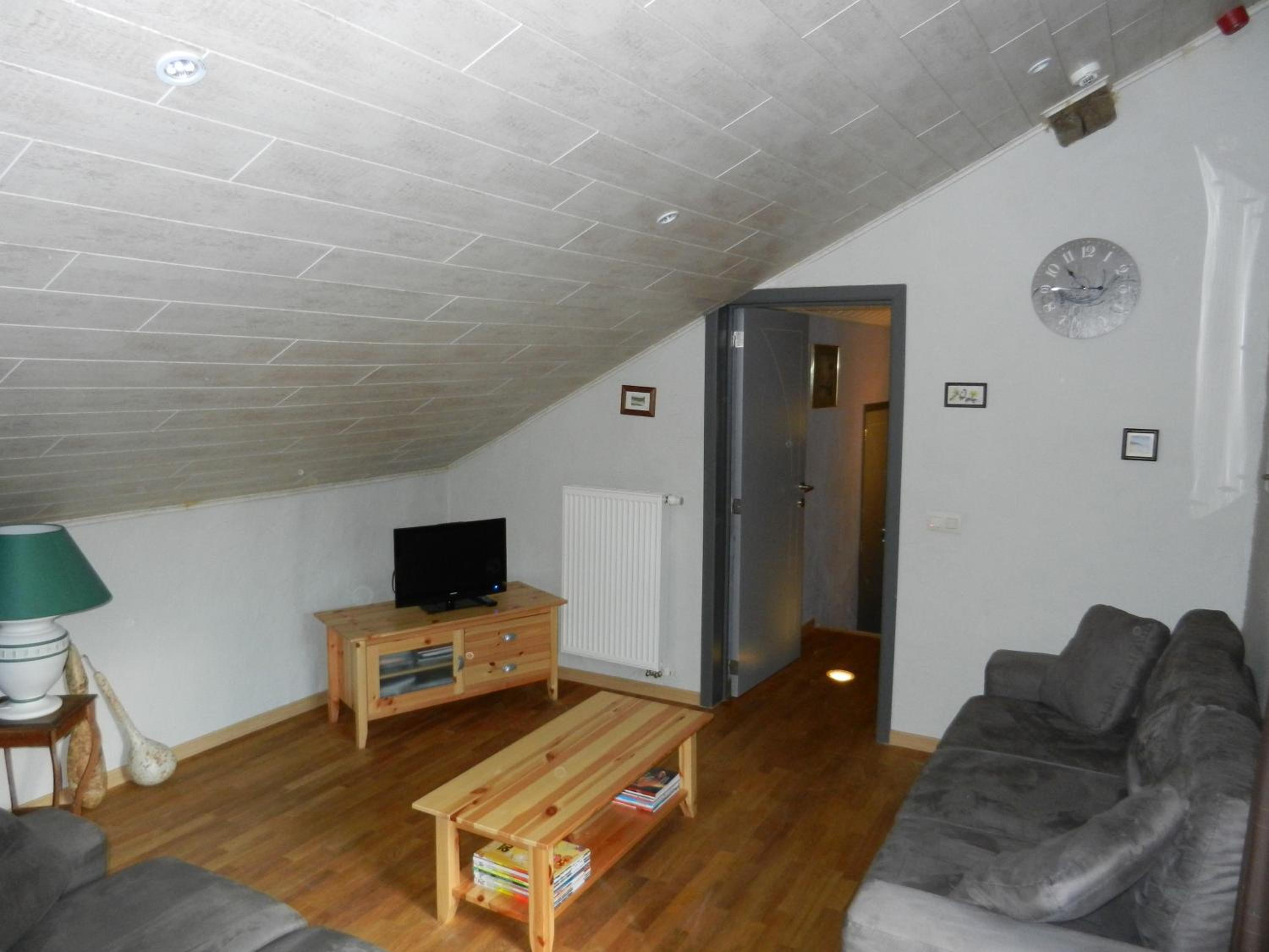 Three-Bedroom House with Private Bathroom