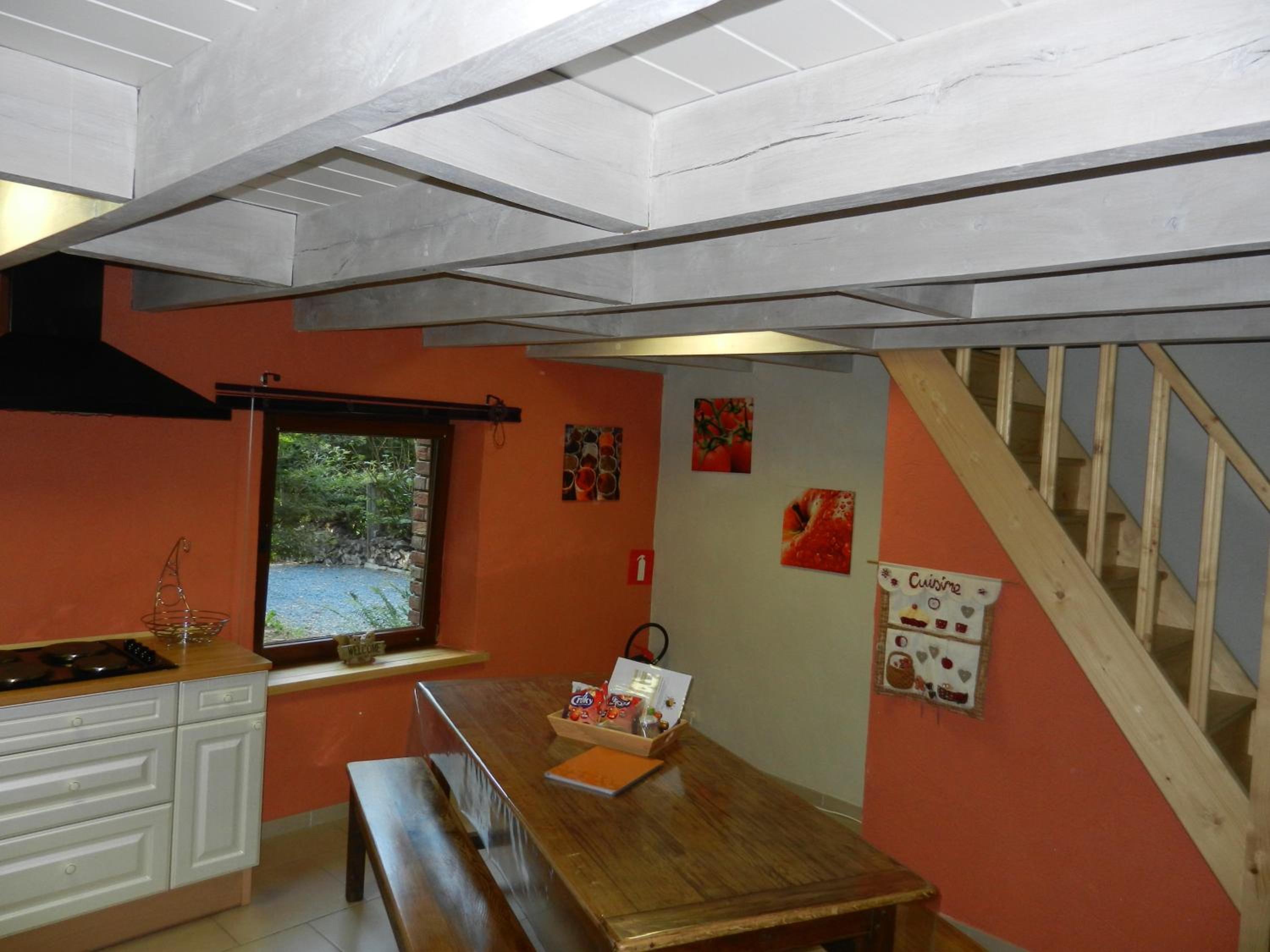 Three-Bedroom House with Private Bathroom photo 2