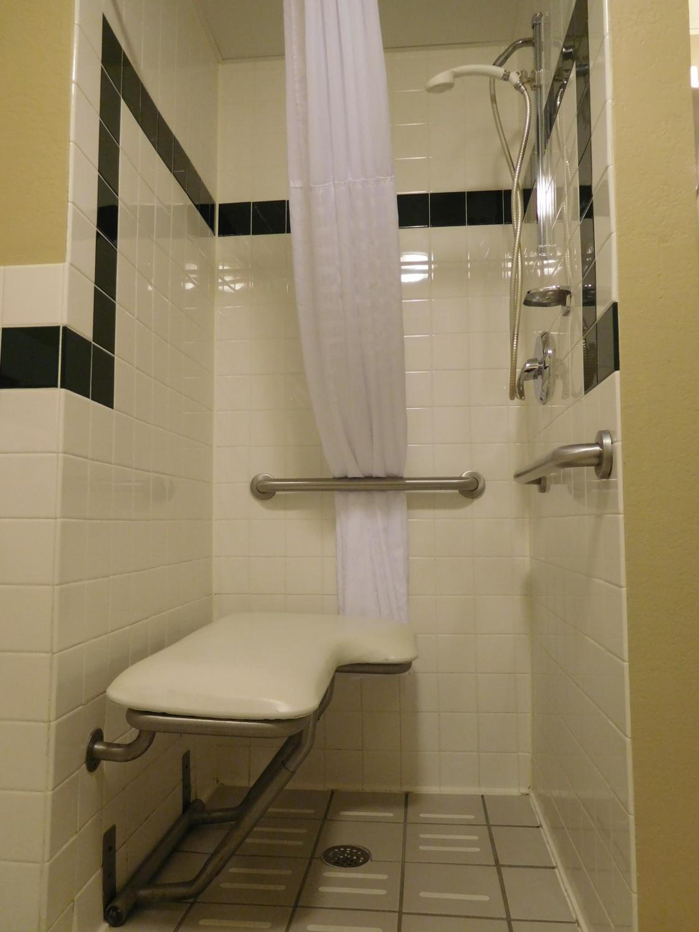 King Room - Mobility Access/Non-Smoking - Photo 4