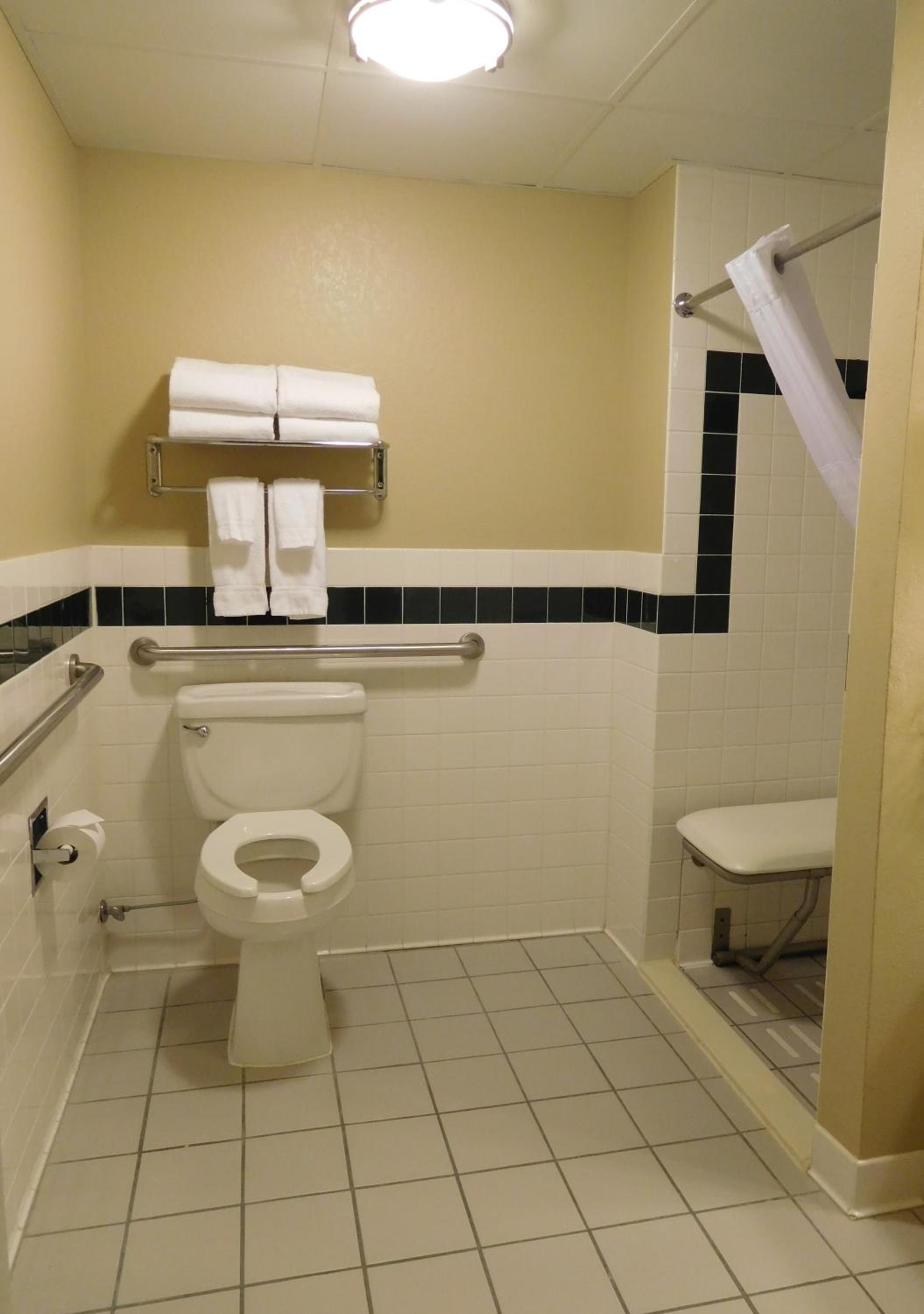 King Room - Mobility Access/Non-Smoking - Photo 3
