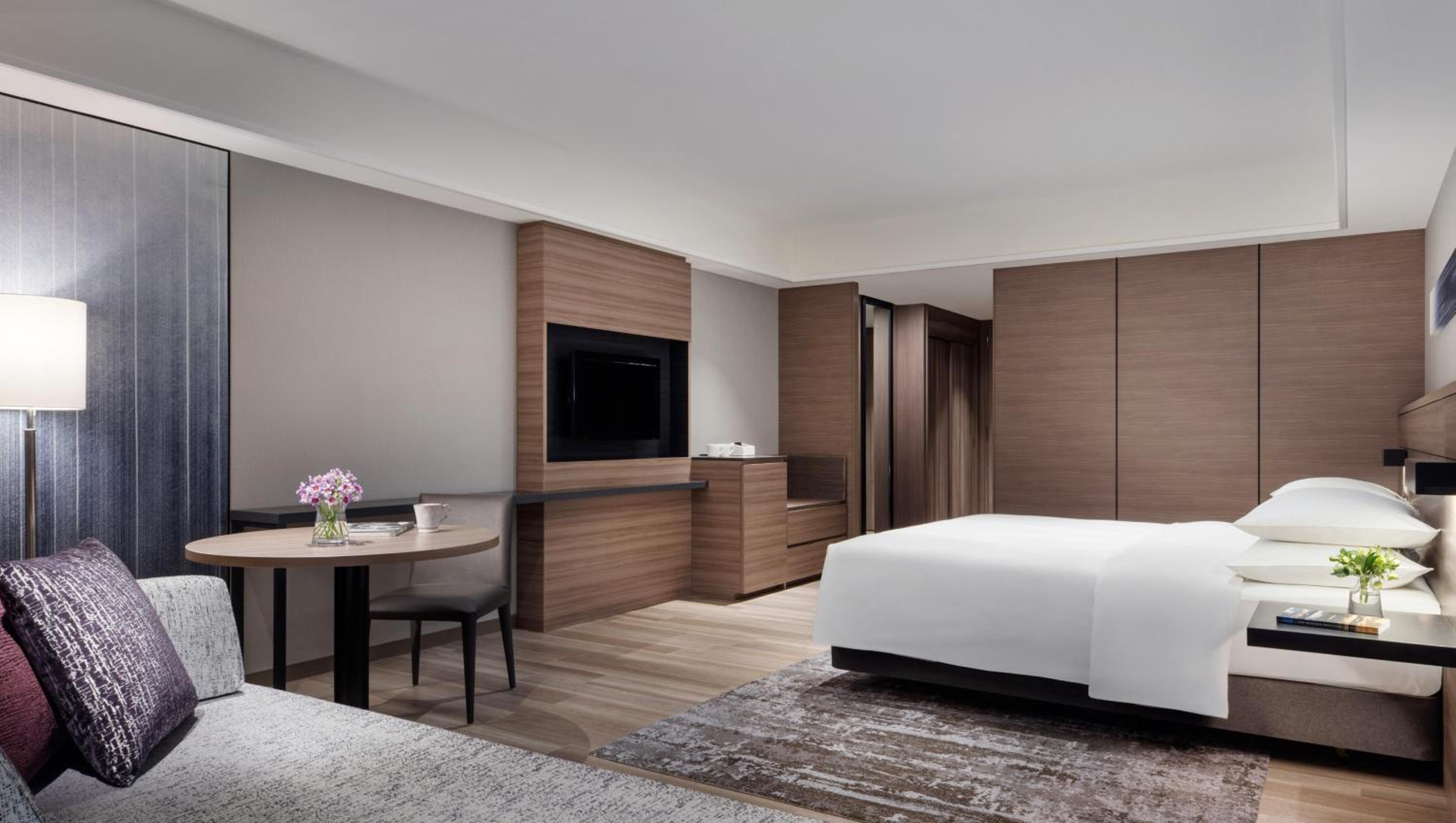 Superior King Room with Garden View - Photo 2