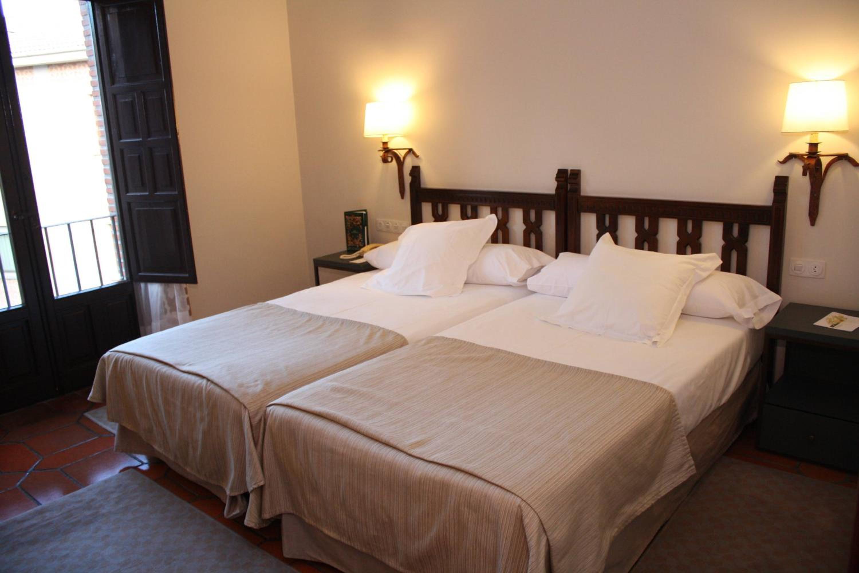 Standard Double Room - Photo 2