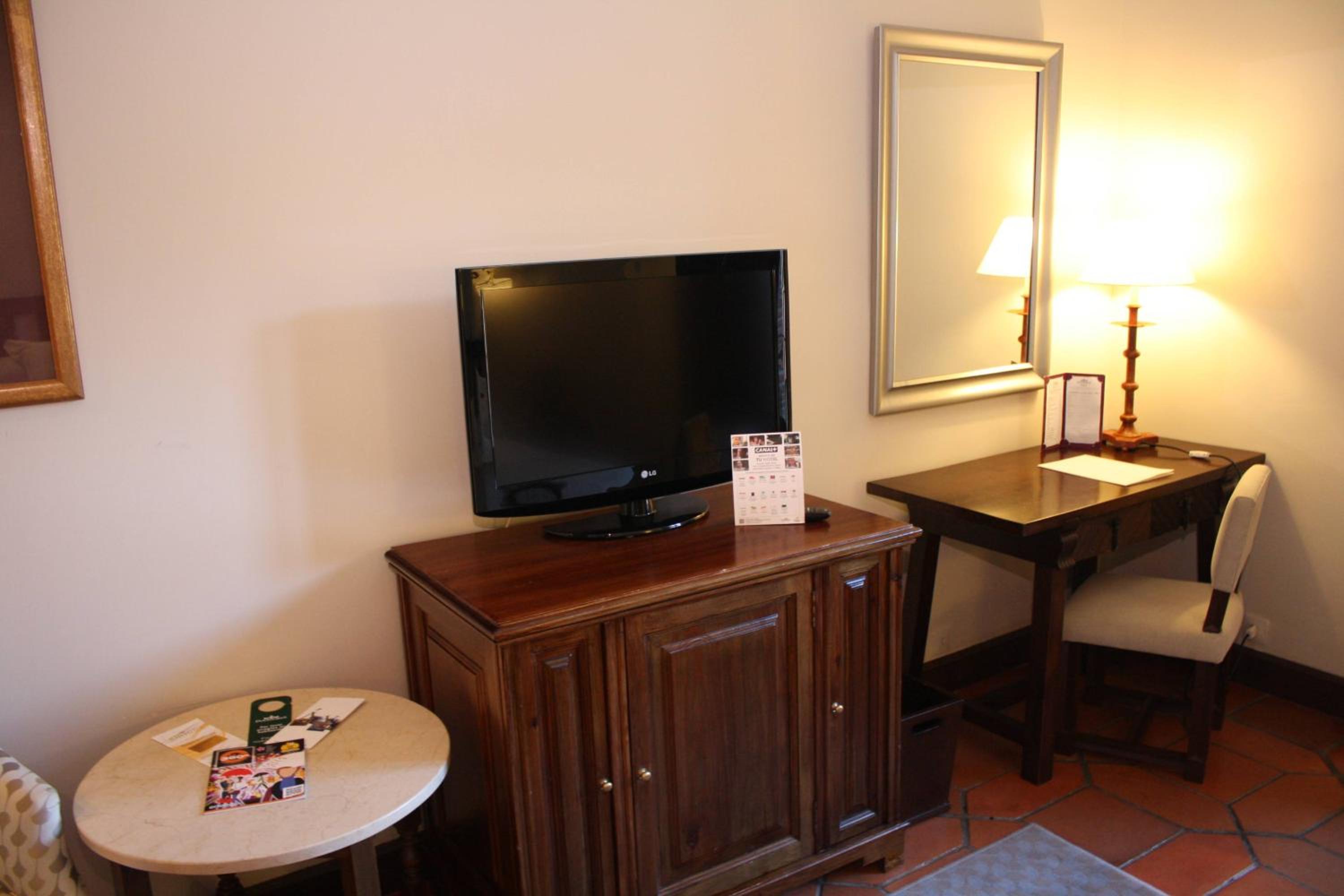 Standard Double Room - Photo 3