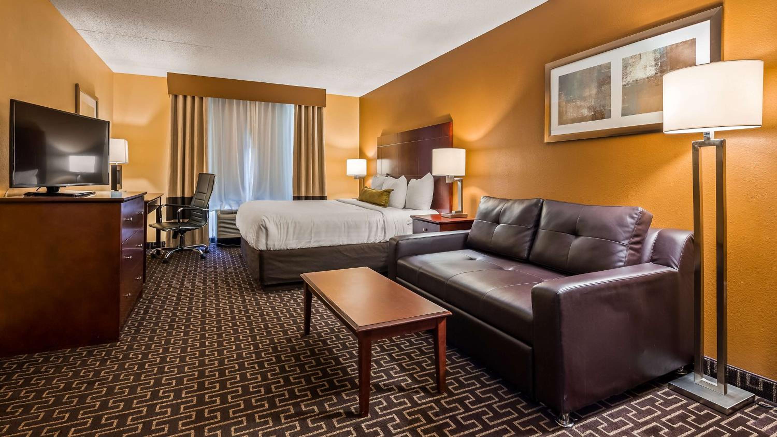 King Suite with Sofa Bed - Non-Smoking - Photo 2