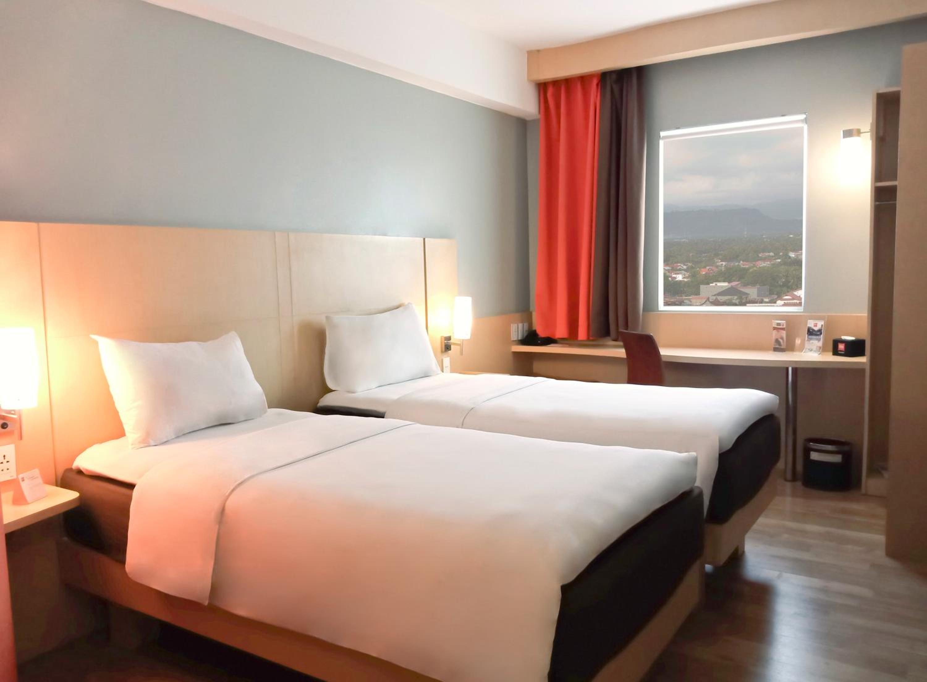 Standard Twin Room with Sea View