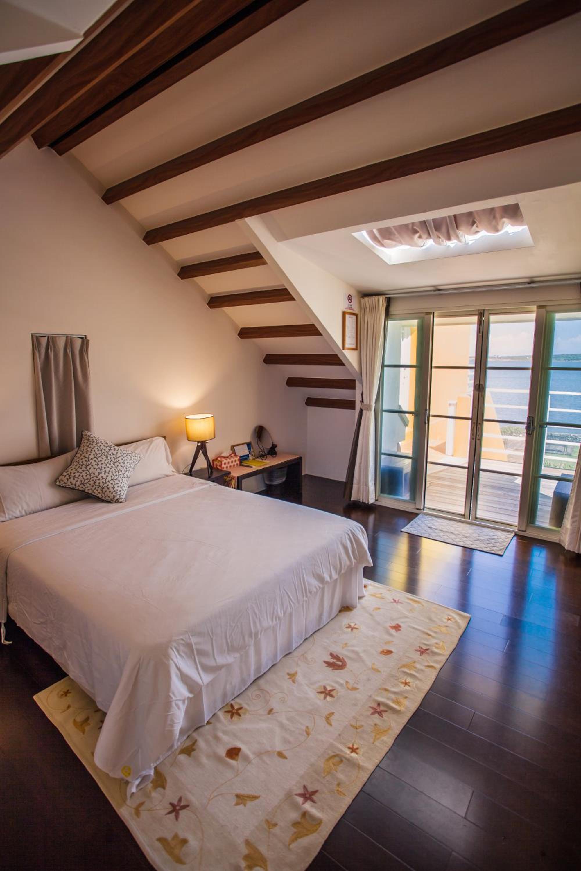Double Room with Sunrise Sea View - Photo 1