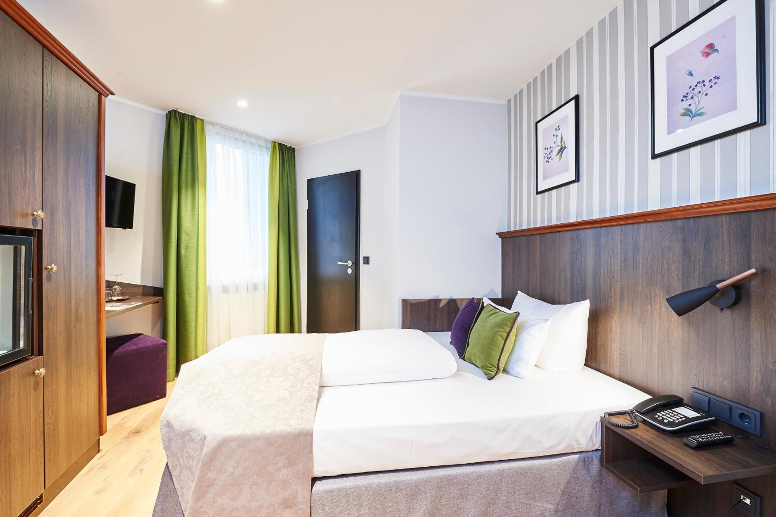 Double Room thumbnail 6