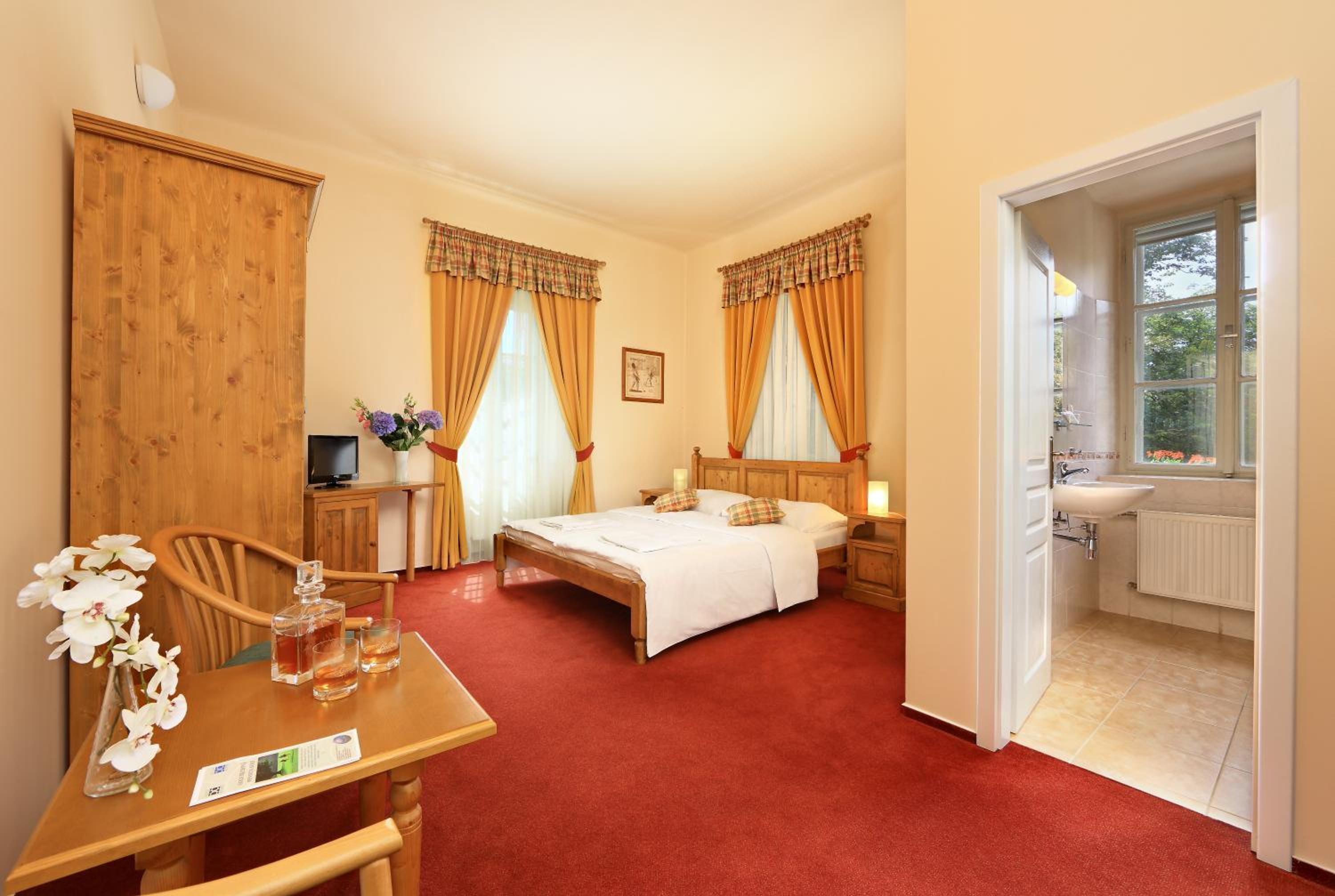 Standard Double or Twin Room - Photo 6