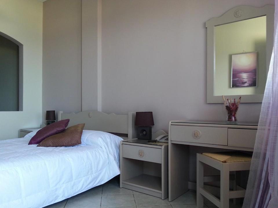 One-Bedroom Apartment with Sea View - Photo 1